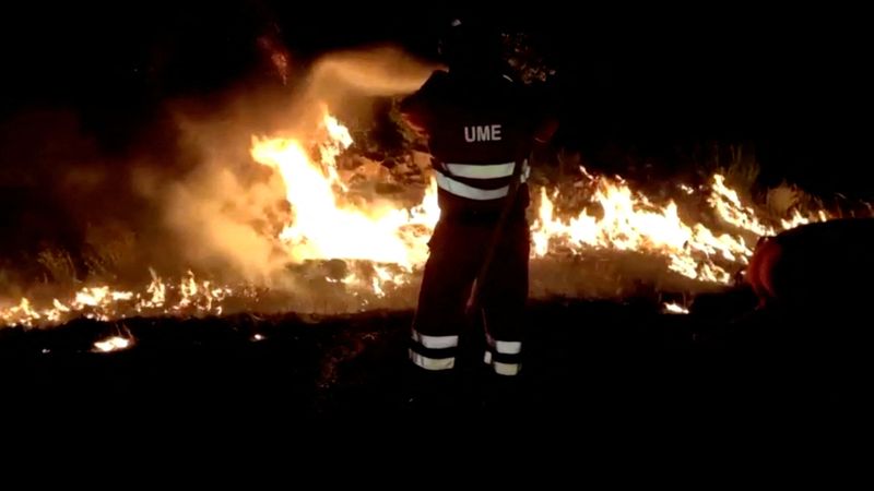 Incendio en el oeste de España provoca la evacuación de medio millar de personas 