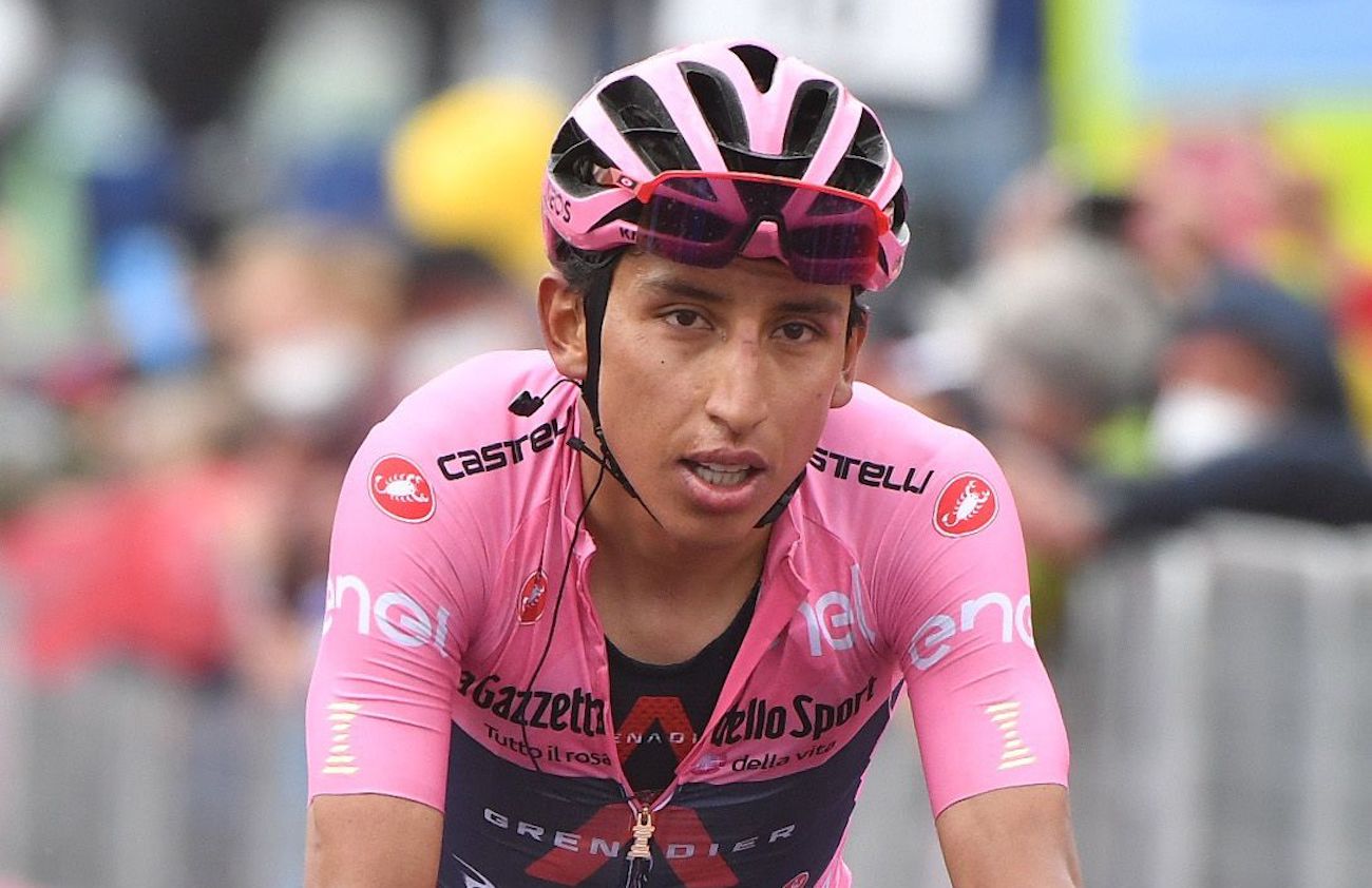 Egan Bernal se impuso en la etapa 16 del Giro de Italia 2021. Foto: REUTERS/Jennifer Lorenzini