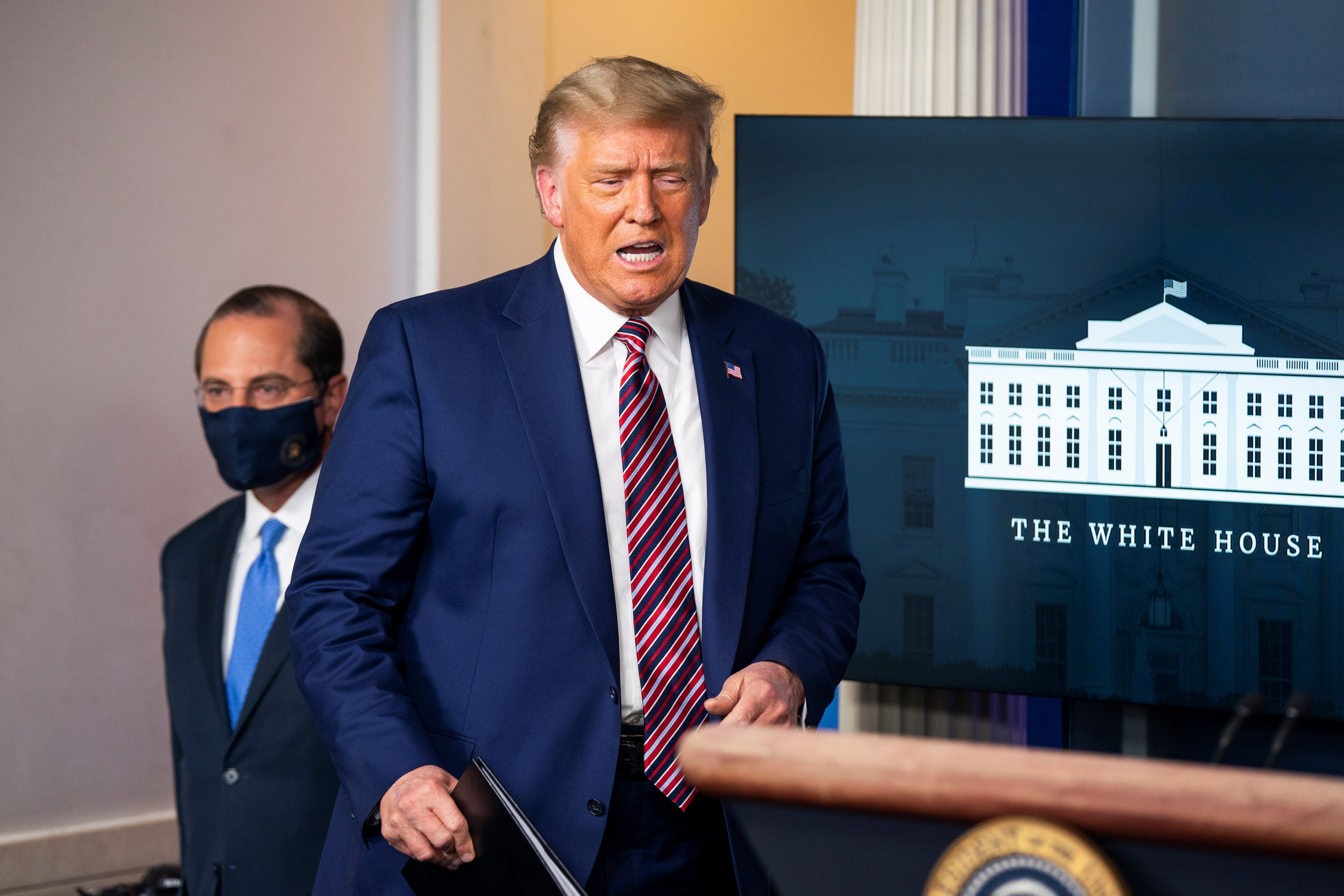 El presidente de EE.UU., Donald J. Trump, participa en una rueda de prensa en la Casa Blanca, en Washington