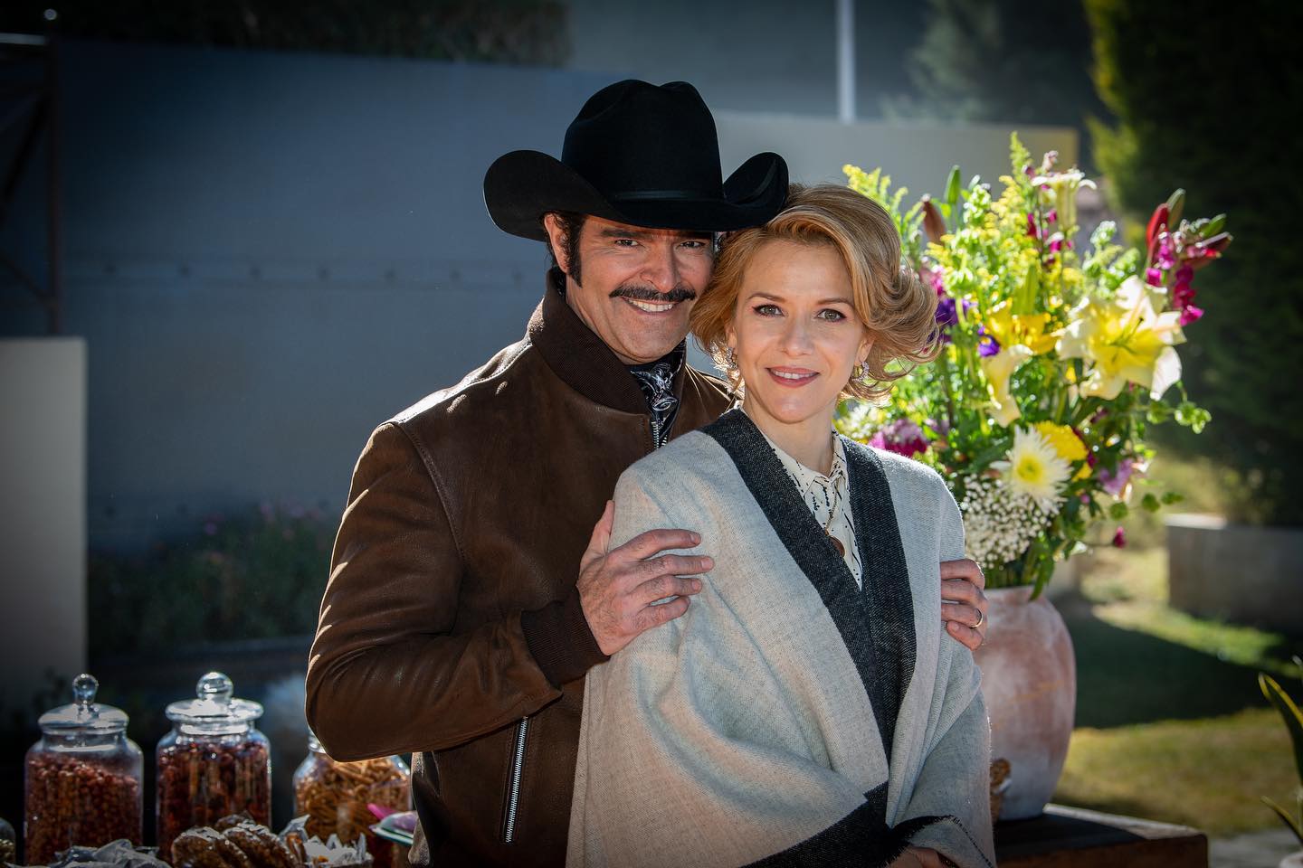 Pablo Montero interpreta a Vicente Fernández e Iliana Fox a su María del Refugio abarca, también conocida como "Doña Cuquita". (Foto: Instagram/@elultimoreymx)