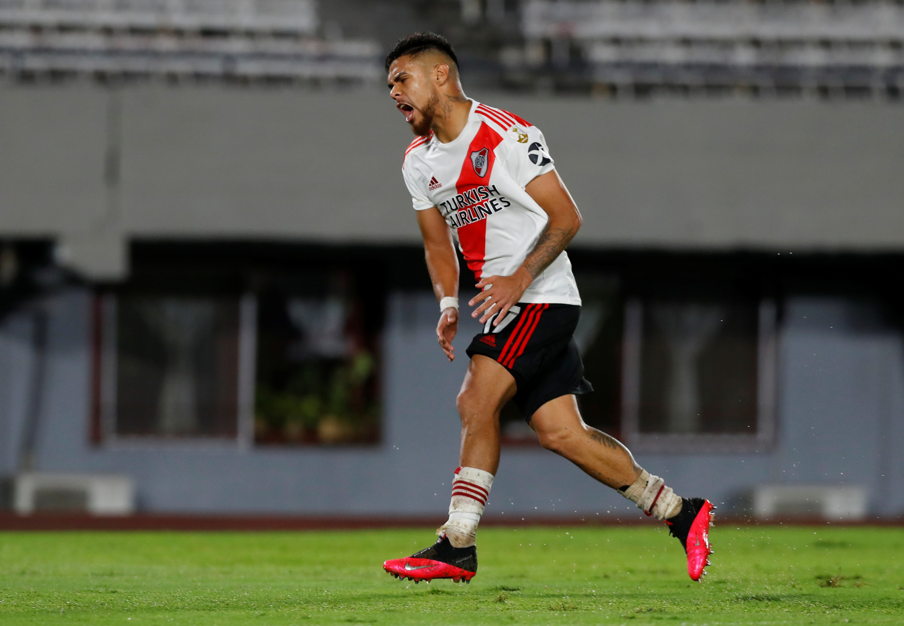 El chileno Paulo Díaz será titular ante el conjunto ecuatoriano (REUTERS/Agustin Marcarian)