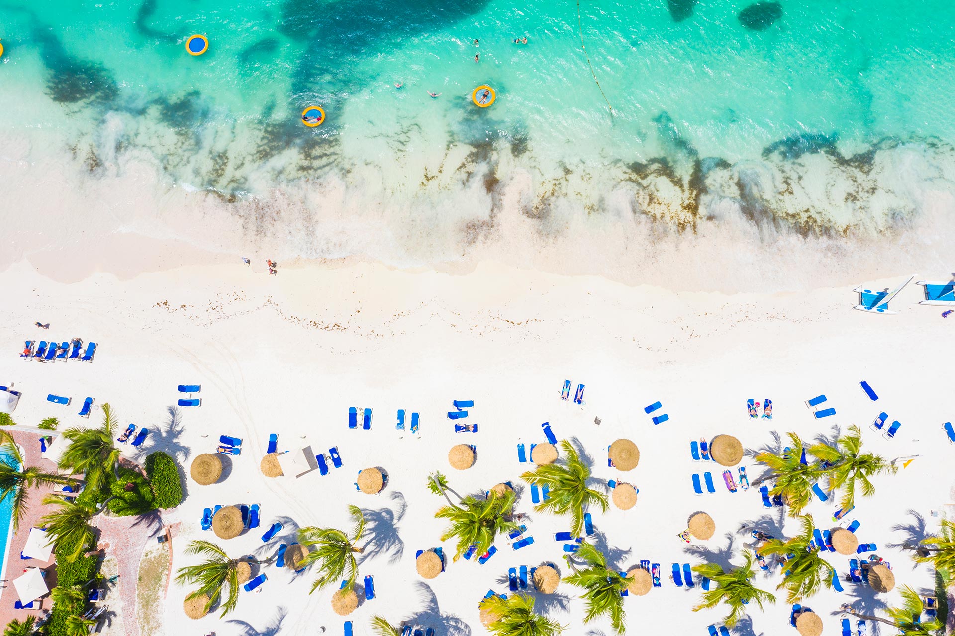 Antigua tiene 365 playas. Dos de las mejores playas adyacentes entre sí, Ffryes Beach y Little Ffryes Beach