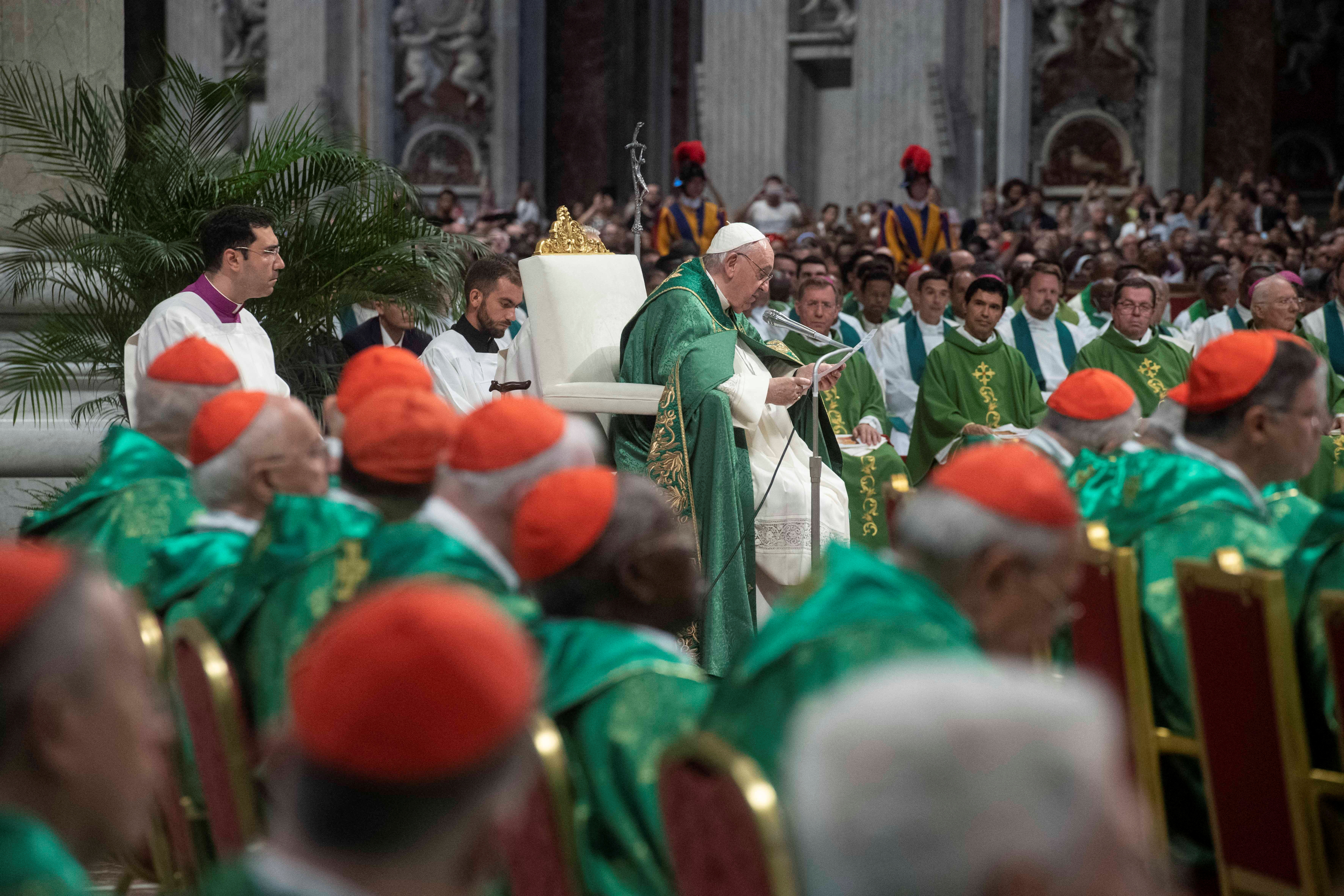 Francisco oficia una misa (Reuters)