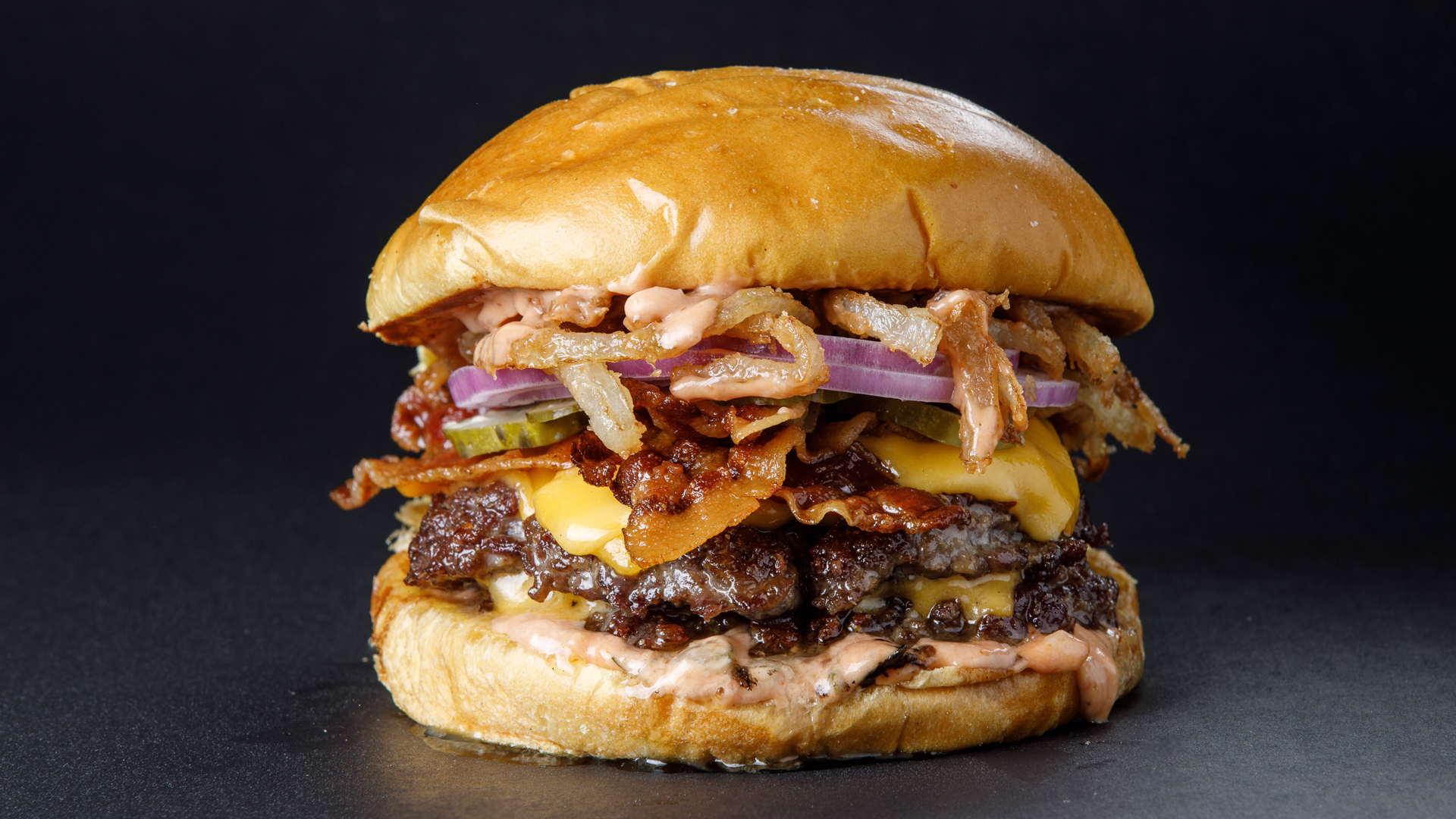 La clásica hamburguesa “Kevin Bacon”.