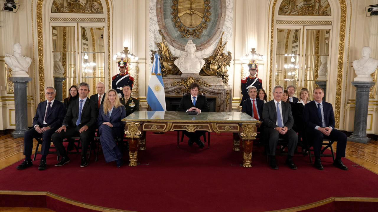 Una base antártica, satélites y un nuevo proyecto de ley: el otro lado de los anuncios de Javier Milei sobre las Islas Malvinas