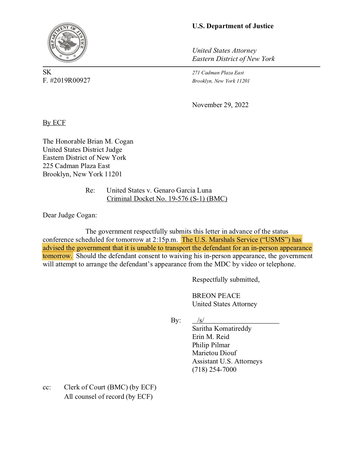 Un documento dirigido al juez Brian Cogan, con fecha del 29 de noviembre, informaba que García Luna no podía ser transportado a una audiencia en persona
(Foto: Twitter/@keegan_hamilton)