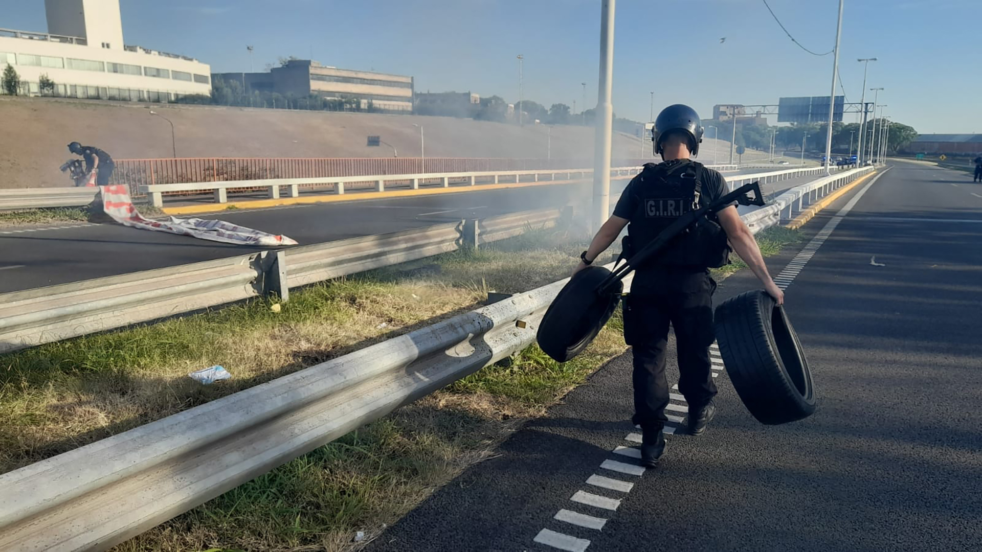 La policía provincial desalojó un piquete que cortaba avenida Circunvalación