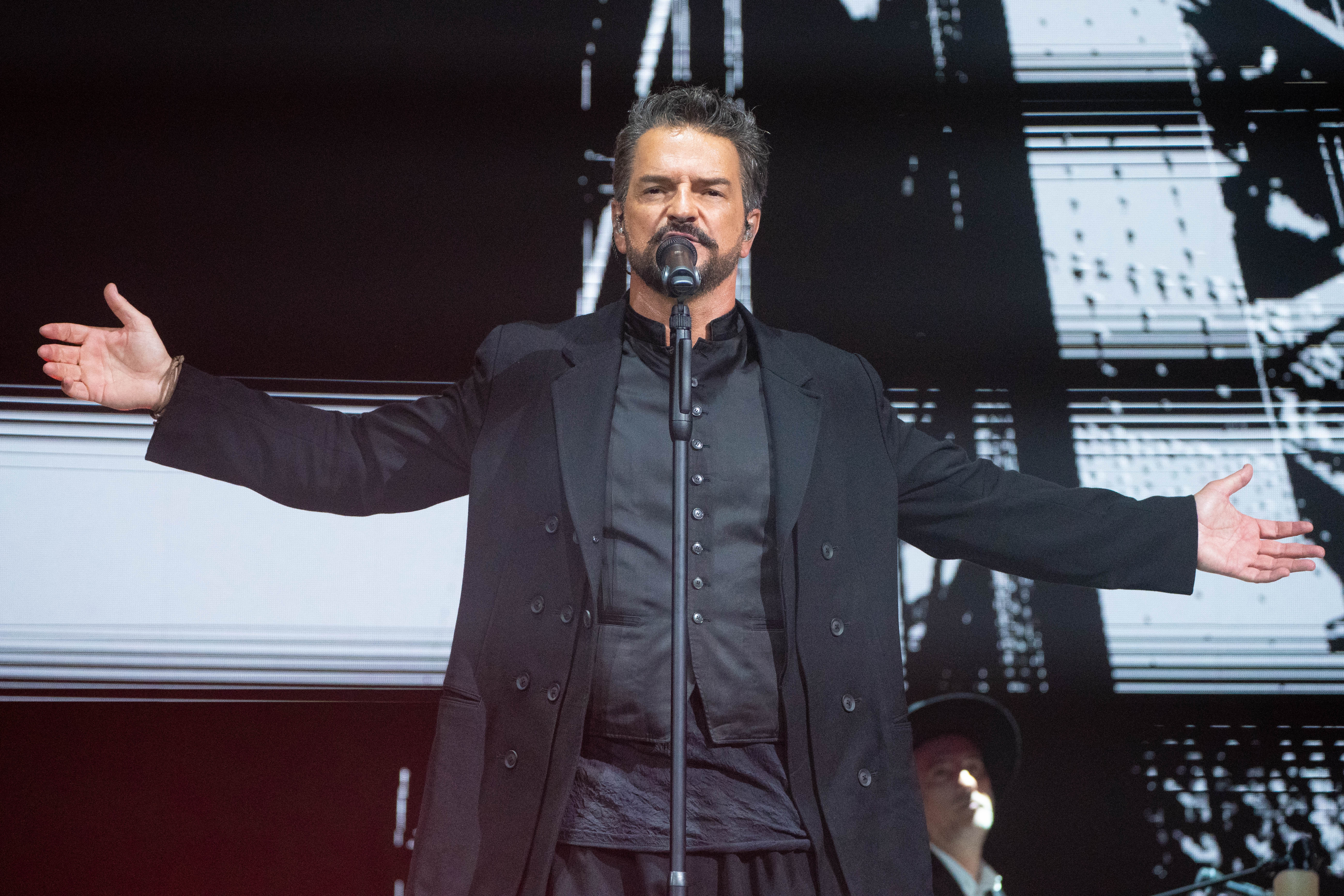 Ricardo Arjona made his fans vibrate for more than two hours  