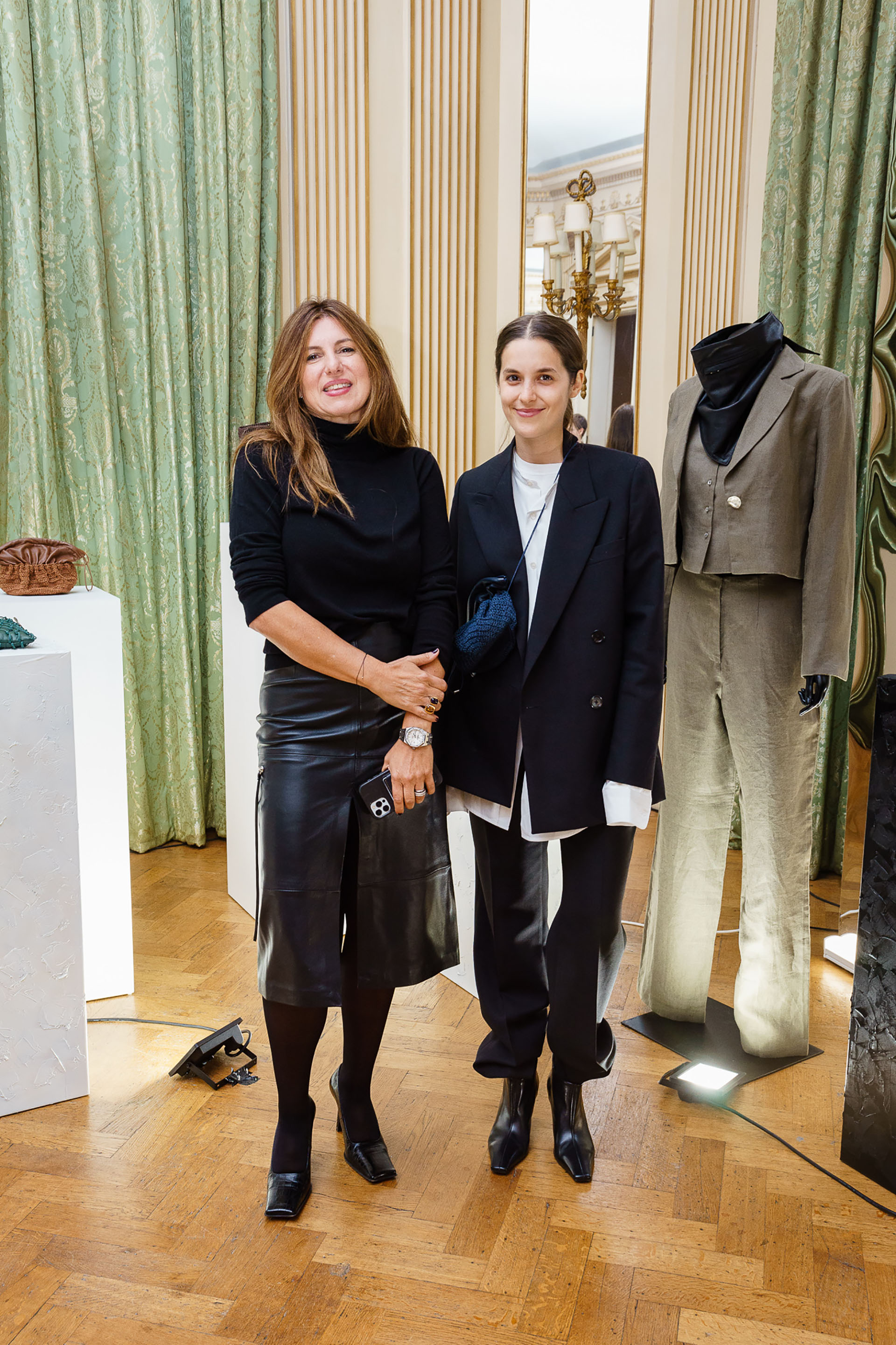 Gala Elman (izq.) y Clara Aynié (der.) en la presentación de La Rando y Aynié en London Fashion Week (Foto: Stefano Boski)