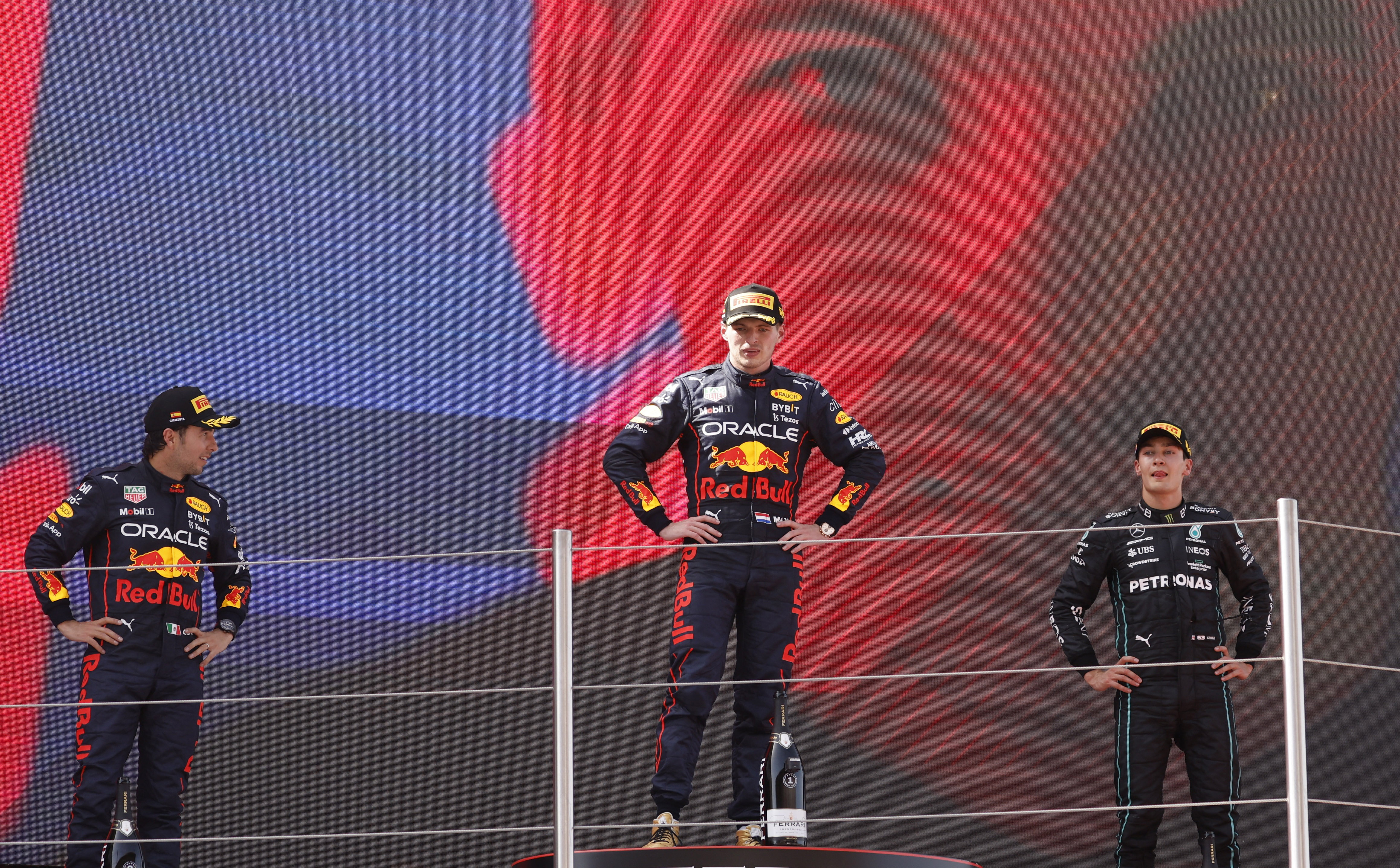 Max Verstappen ganó el GP de España, seguido por Sergio Pérez y George Russell (Foto: REUTERS/Albert Gea)