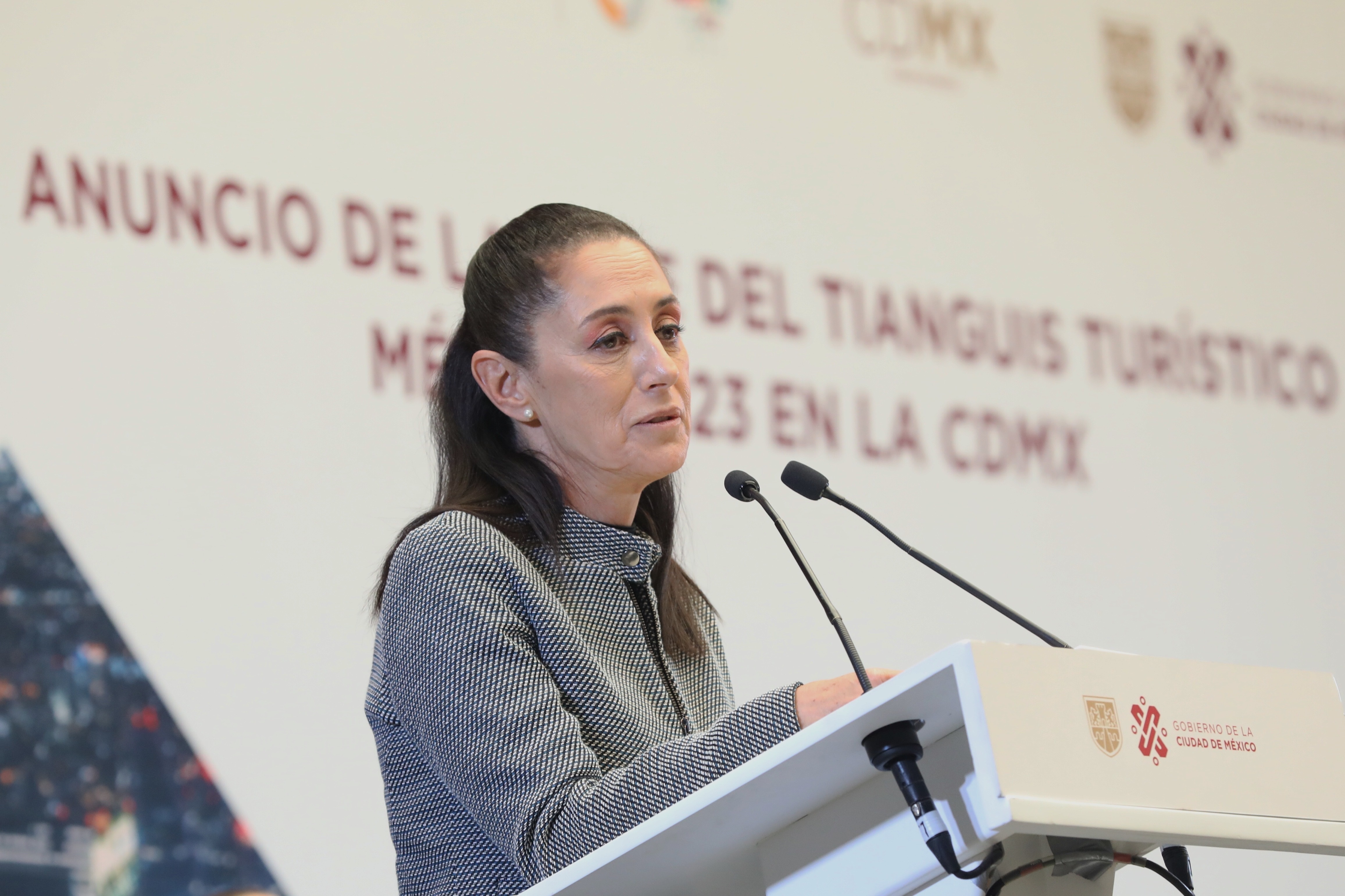 La mandataria local refrendó su compromiso de ofrecer educación pública de calidad a los residentes de la capital (Foto: EFE/ Sáshenka Gutiérrez)
