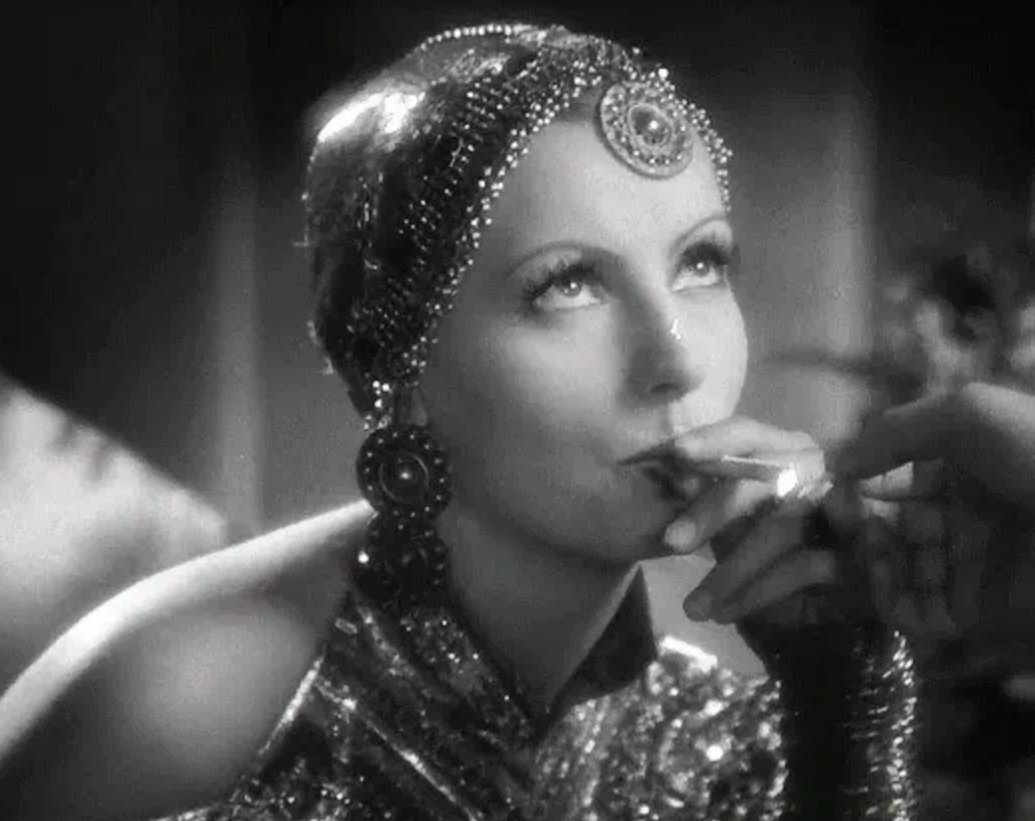 A su llegada al continente americano Greta Garbo sufrió una importante transformación para adaptarse a los cánones de belleza estadounidenses. 1931 
foto: @yosilvia21