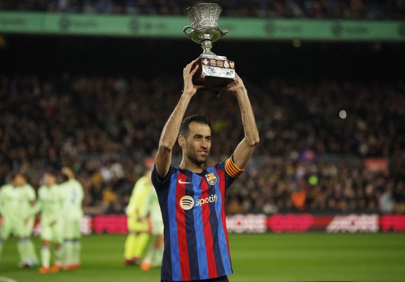 Sergio Busquets hizo oficial su alejamiento del Barcelona tras más de 15 años (REUTERS/Albert Gea)