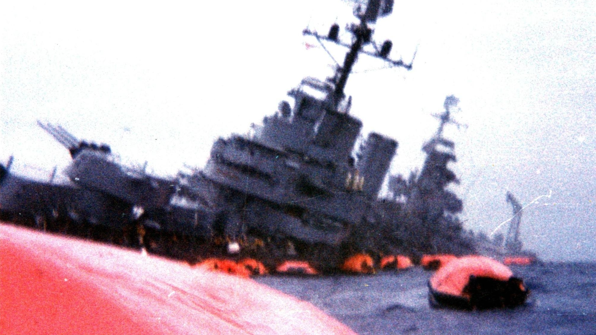 El 2 de mayo se produjo el hundimiento del Crucero General Belgrano después de recibir un torpedo desde el submarino nuclear Conqueror