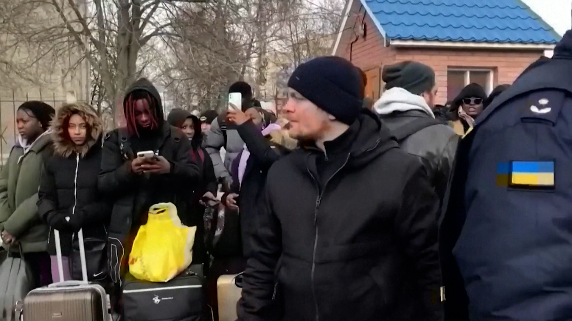 Ucrania abrirá tres corredores humanitarios para evacuar a civiles atrapados en el norte del país