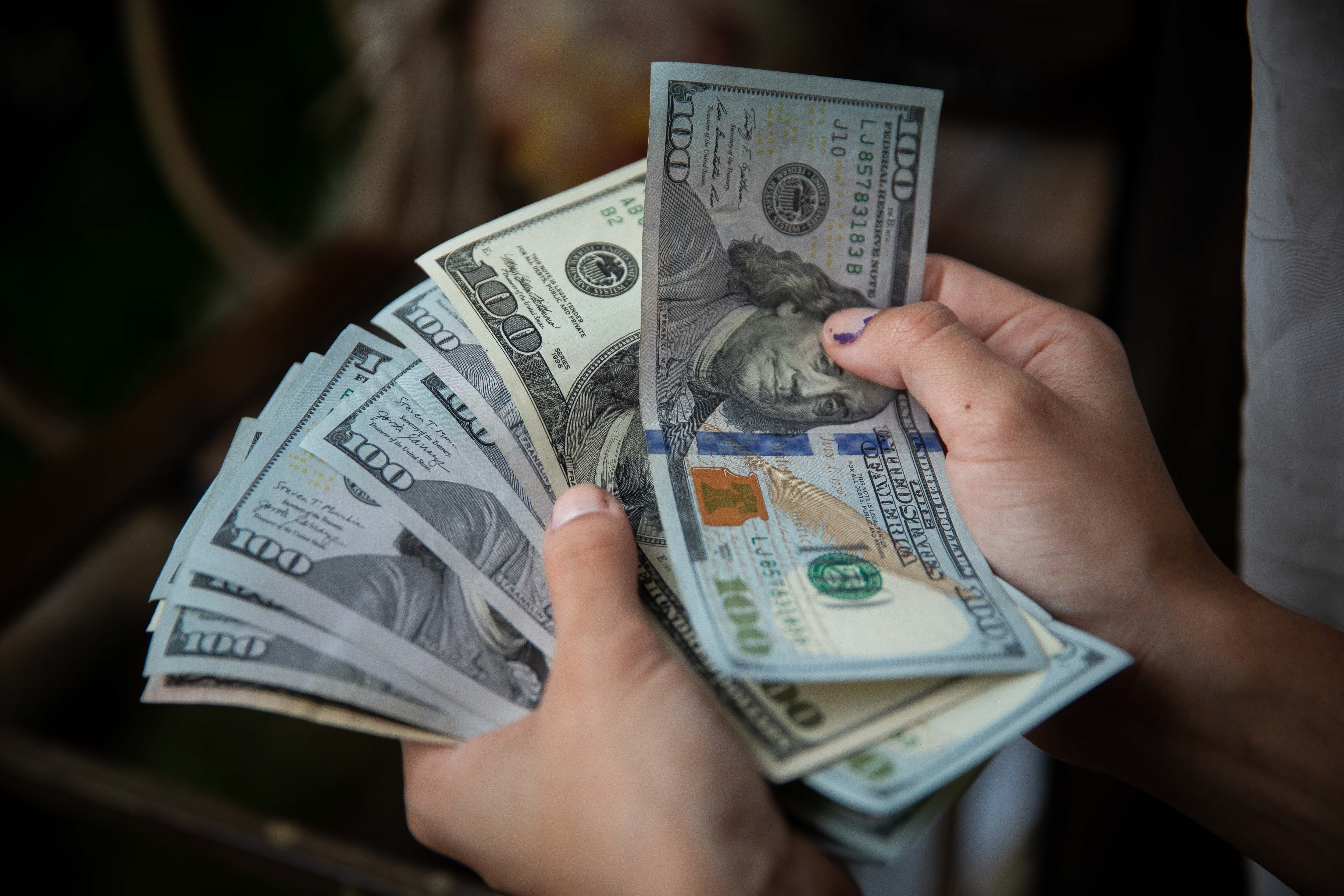 El dólar blue cerró la jornada de ayer a $462 y generó preocupación en el Gobierno (EFE/Rayner Peña R)
