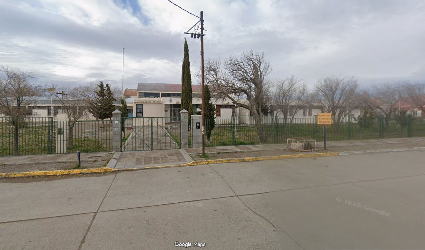 Un alumno de Santa Cruz llev&oacute; un arma al colegio y apunt&oacute; a sus compa&ntilde;eros en el medio de la clase