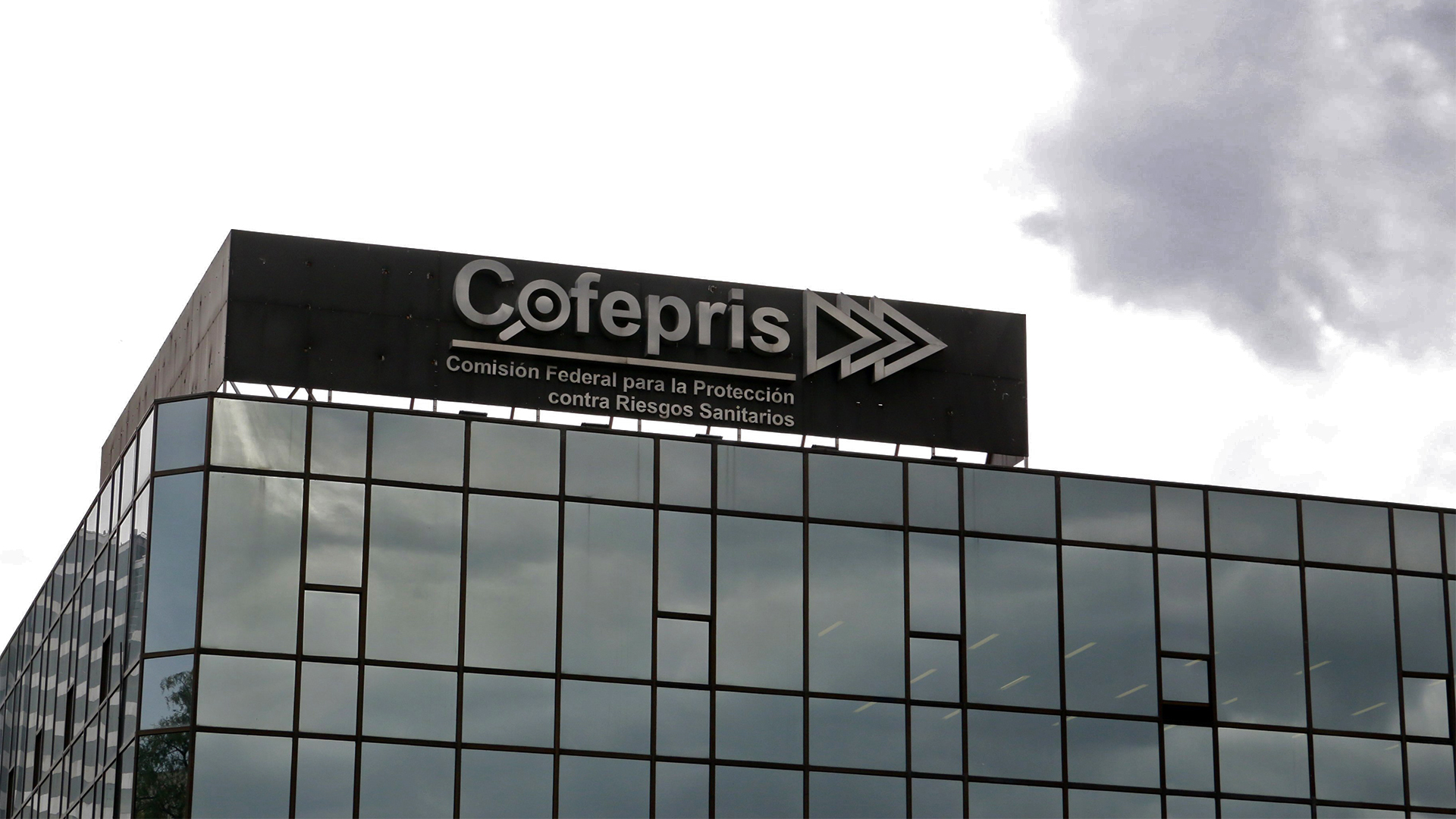 La Cofepris alertó sobre productos con hormonas bioidénticas que no cuenta con su autorización (Foto: Twitter@COFEPRIS)