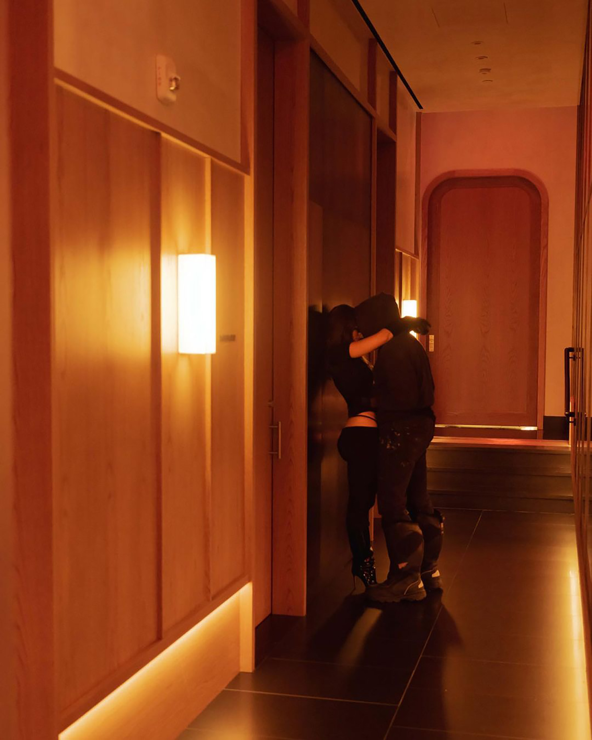 Kanye West y Julia Fox (@interviewmag)