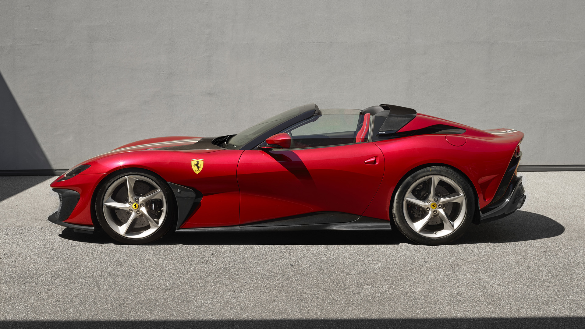 El último "one-off" de Ferrari se llama SP51. Es un spider con un motor delantero V12 que se basa en el 812 GTS