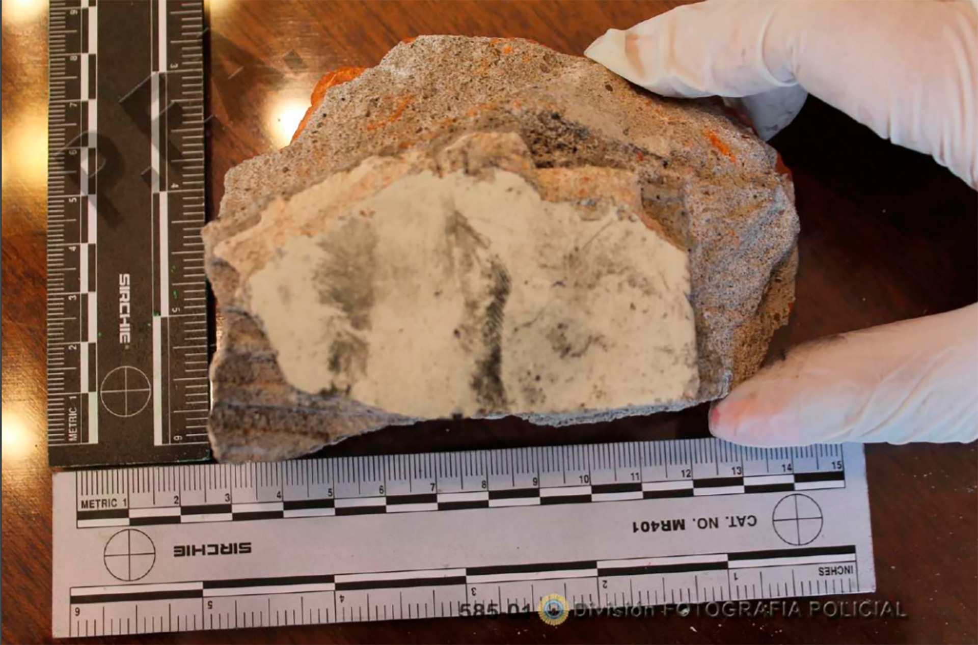 Una de las piedras que encontraron en el despacho de Cristina Kirchner y aparece en el expediente como prueba 