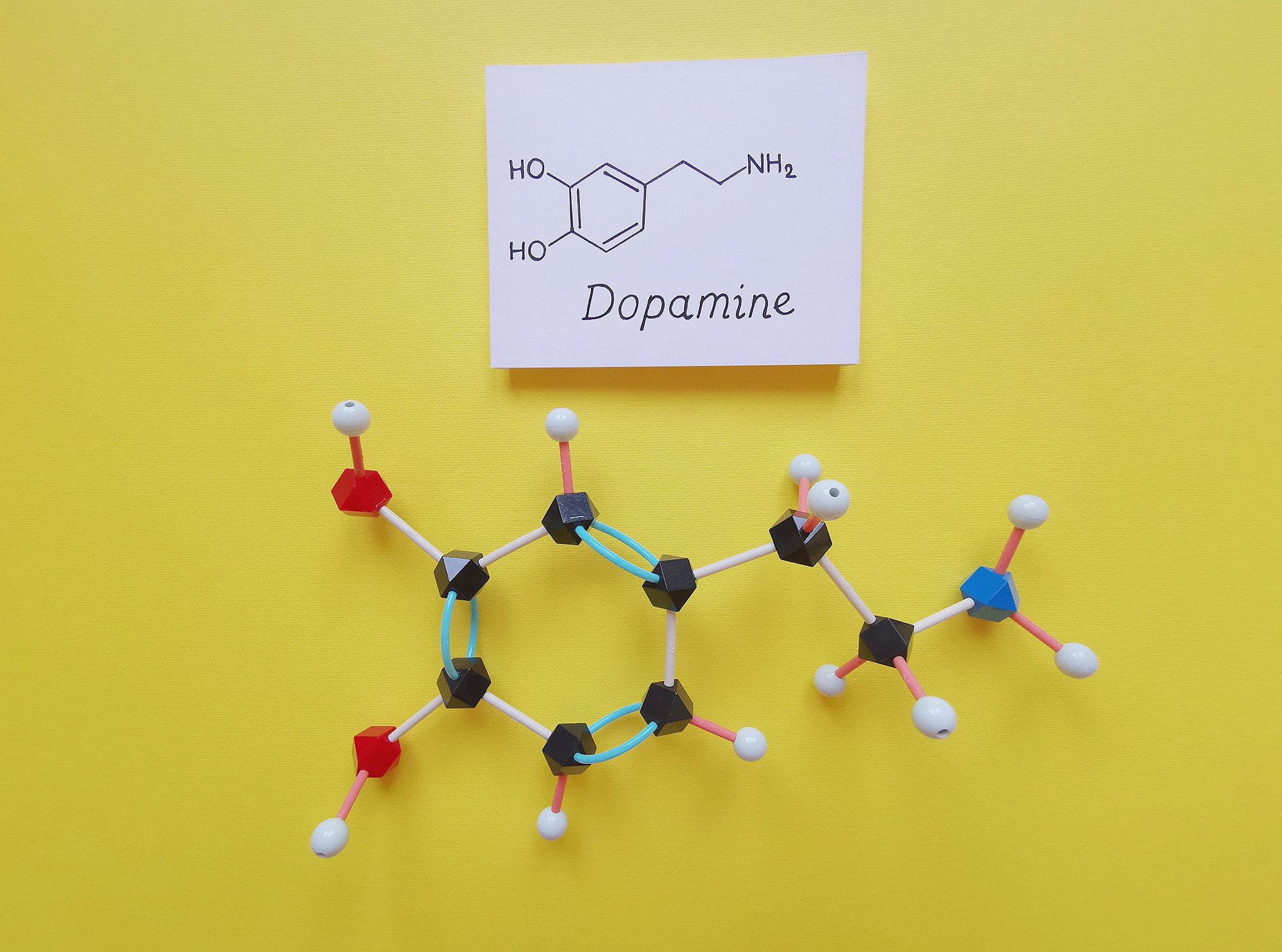 Robado de la tendencia de la industria de la moda de “vestirse con dopamina”, está surgiendo una nueva tendencia para “viajar con dopamina”