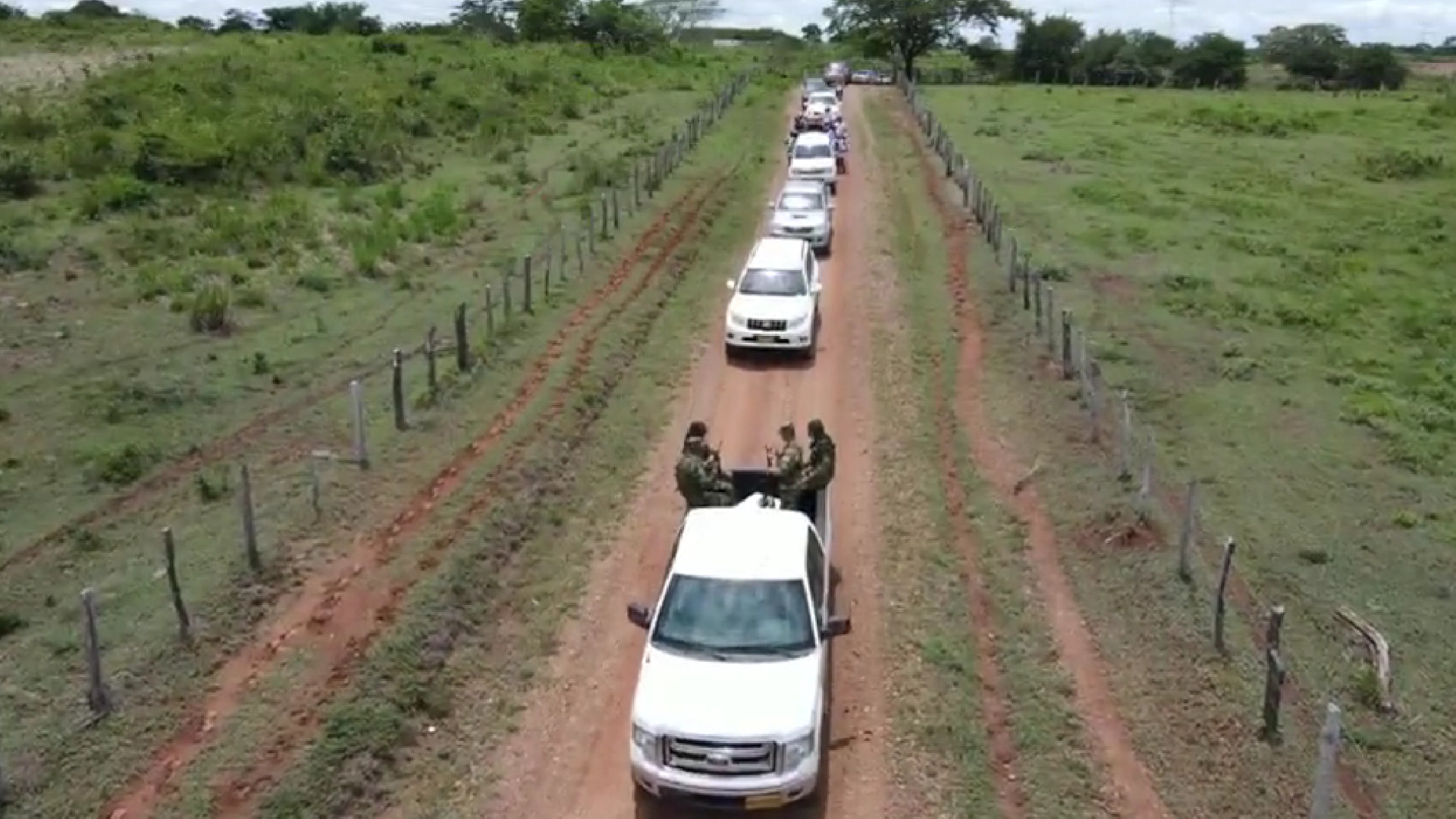 Video Inquietud Por El Desfile De Camionetas De Un Grupo De Seguridad