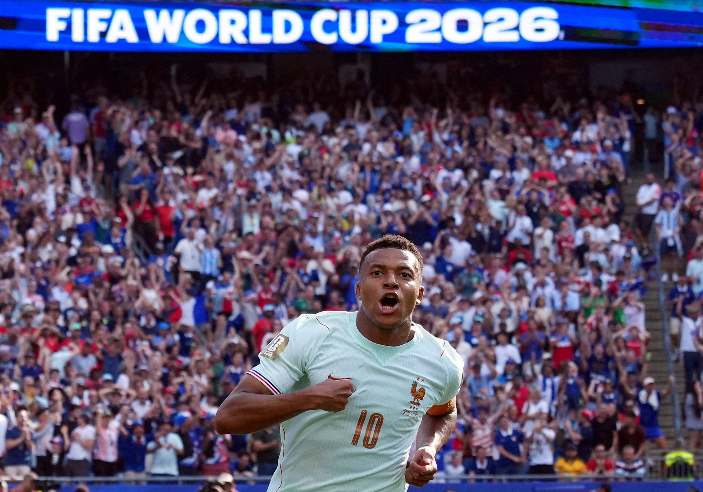 La embajada de Francia celebr&oacute; los 237 a&ntilde;os de la Revoluci&oacute;n Francesa y cuestion&oacute; el racismo contra su selecci&oacute;n