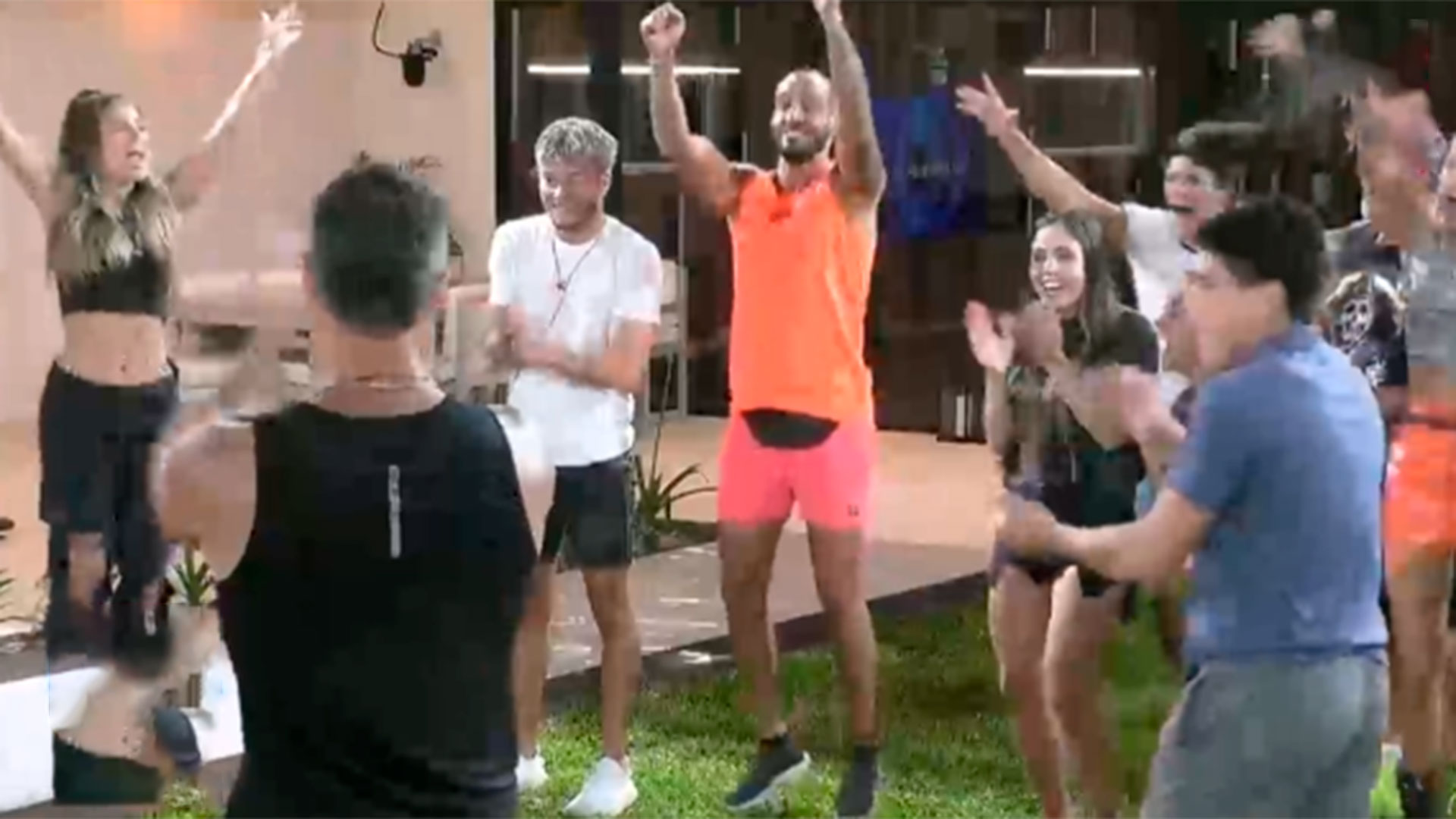 La euforia de todos los participantes al ganar la prueba semanal