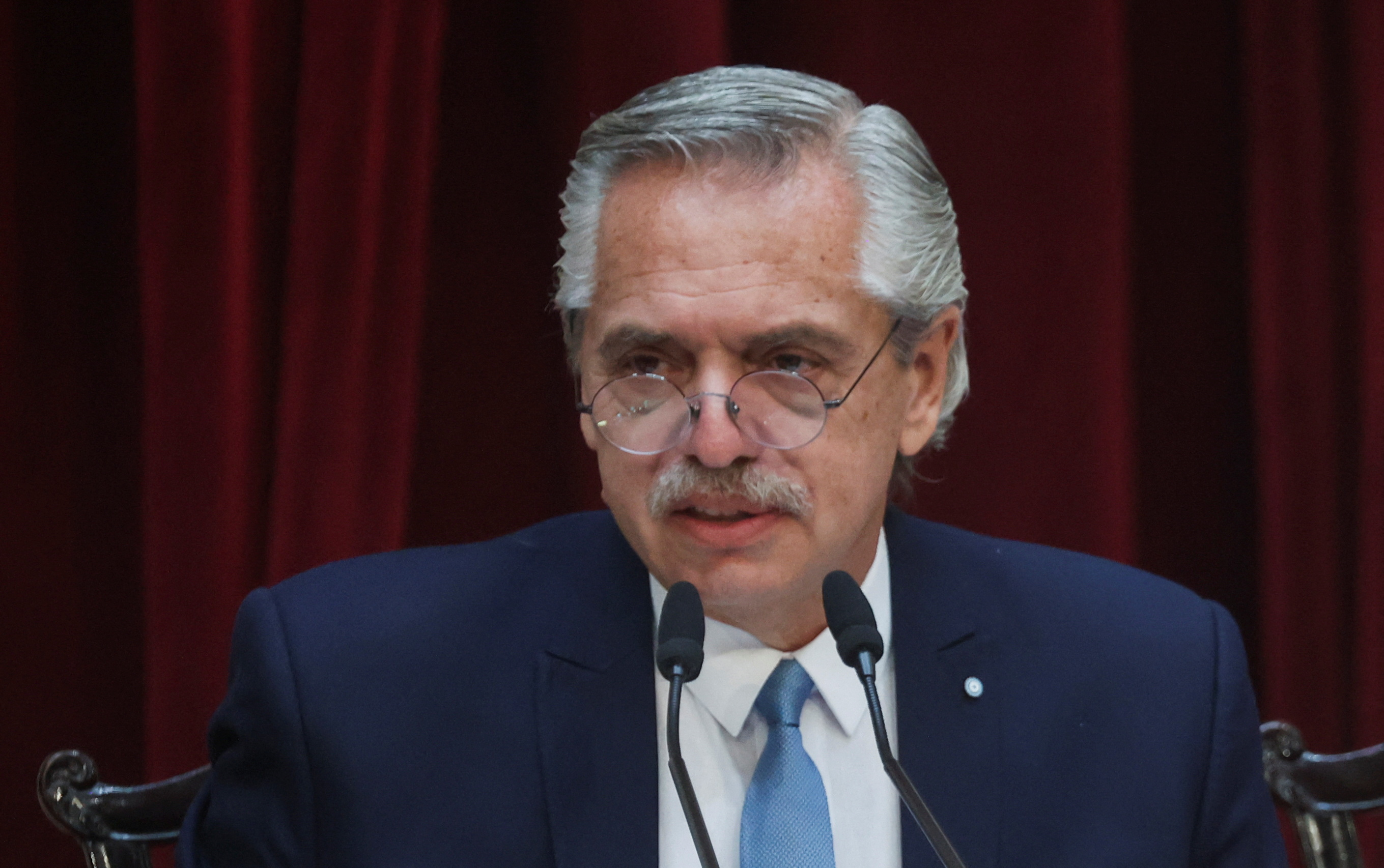 Alberto Fernández da su discurso frente a la Asamblea Legislativa (REUTERS/Tomas Cuesta)