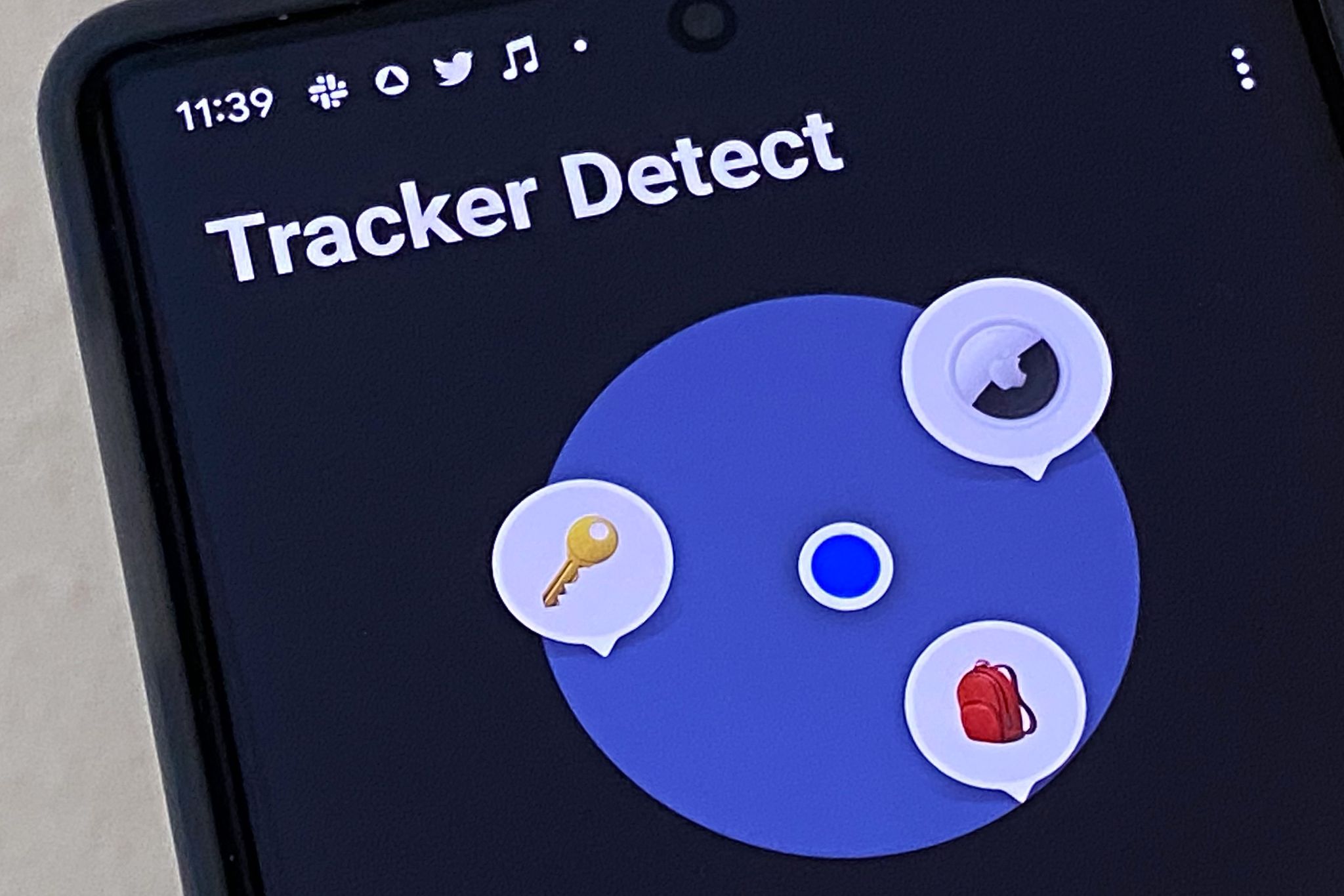 Apple ha lanzado la aplicación Tracker Detect para Android, destinada a proteger de los acosadores que usan AirTag (Foto: Till Simon Nagel/dpa)