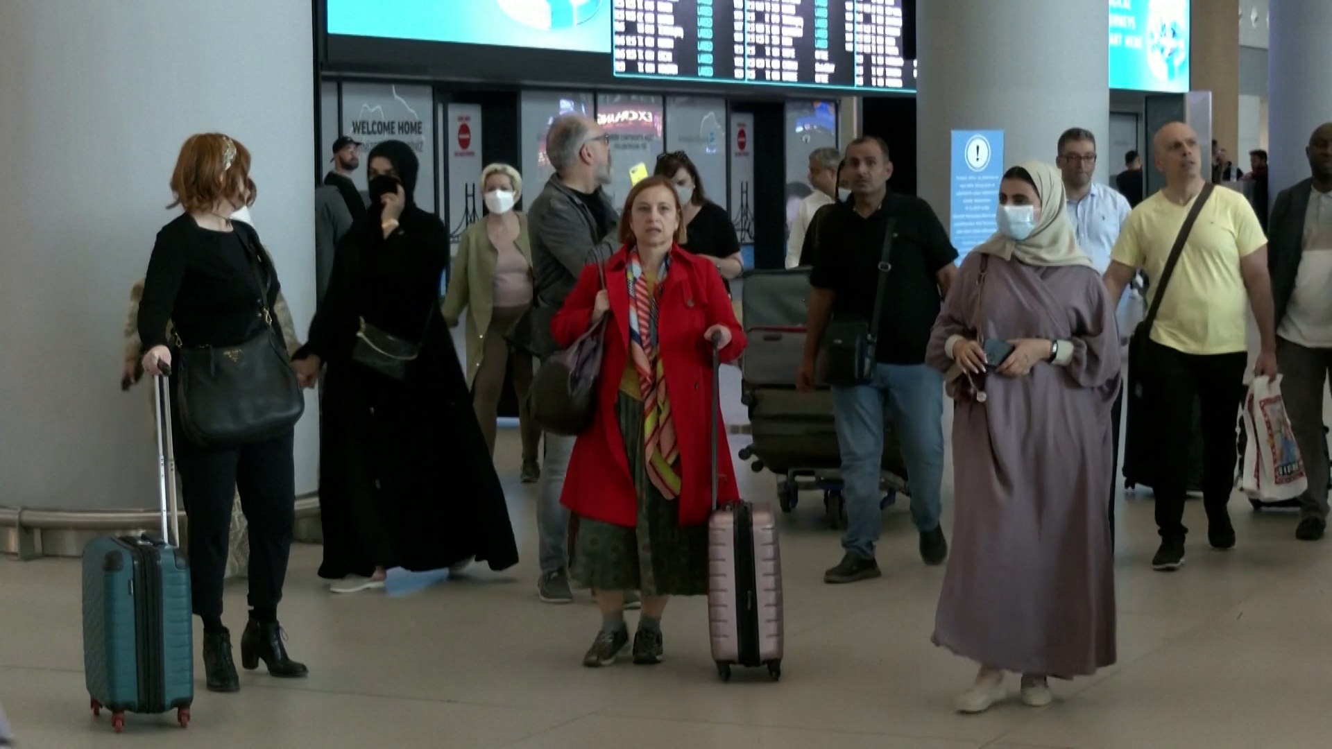 Pasajeros rusos llegando al aeropuerto de Estambul (Reuters)