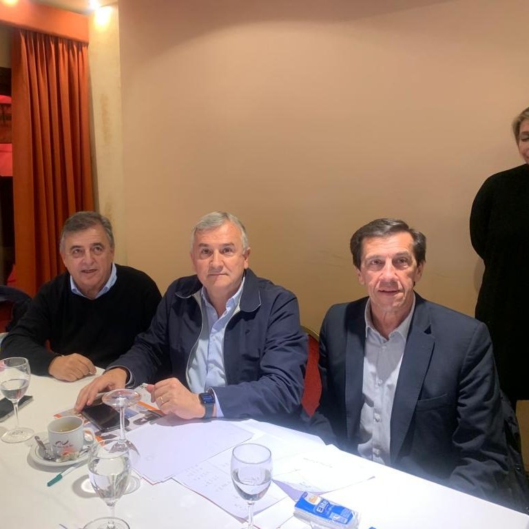 Mario Negri junto a Gerardo Morales y Carlos Sadir