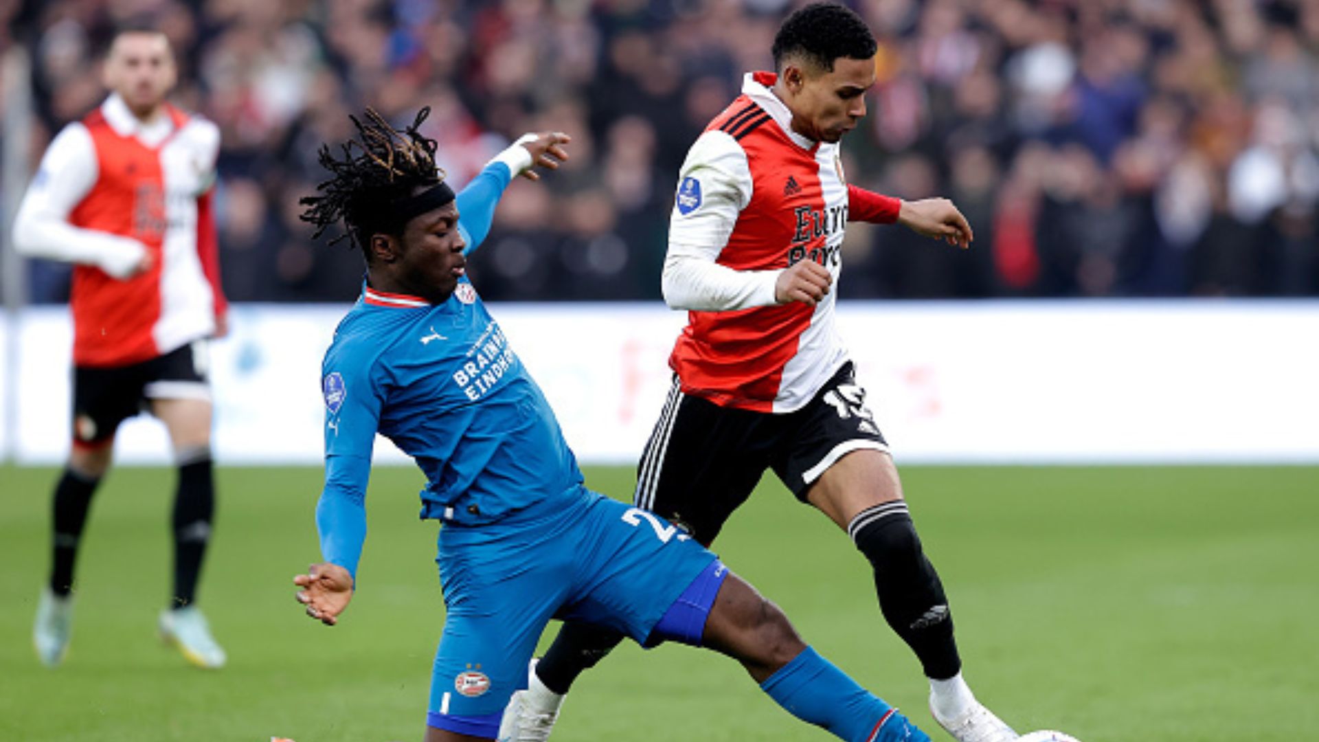 El defensor peruano tuvo una gran actuación en su regreso al once titular del Feyenoord.