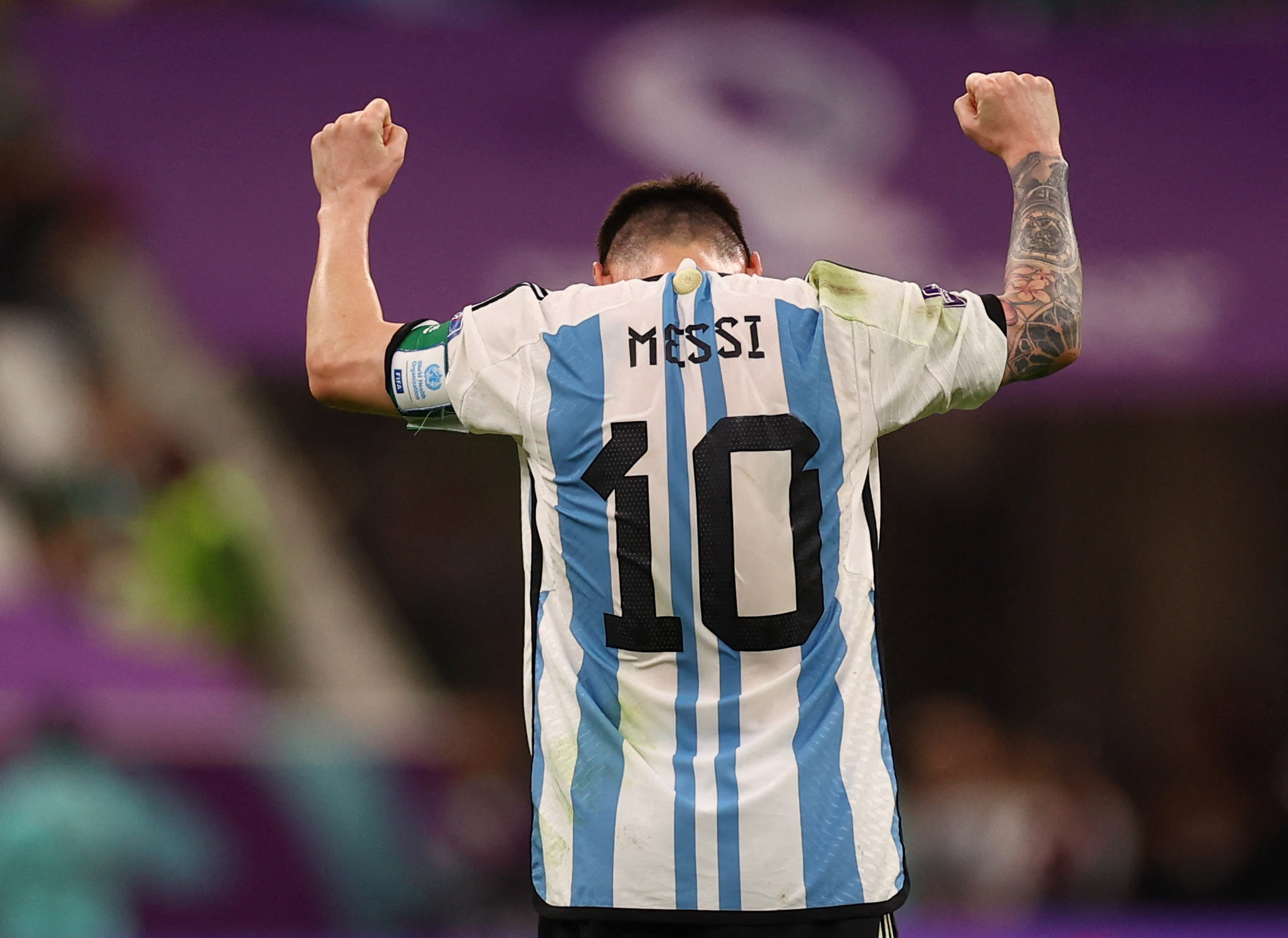 Lionel Messi abrió el partido con un golazo ante México. Celebra la Argentina (REUTERS/Kai Pfaffenbach)