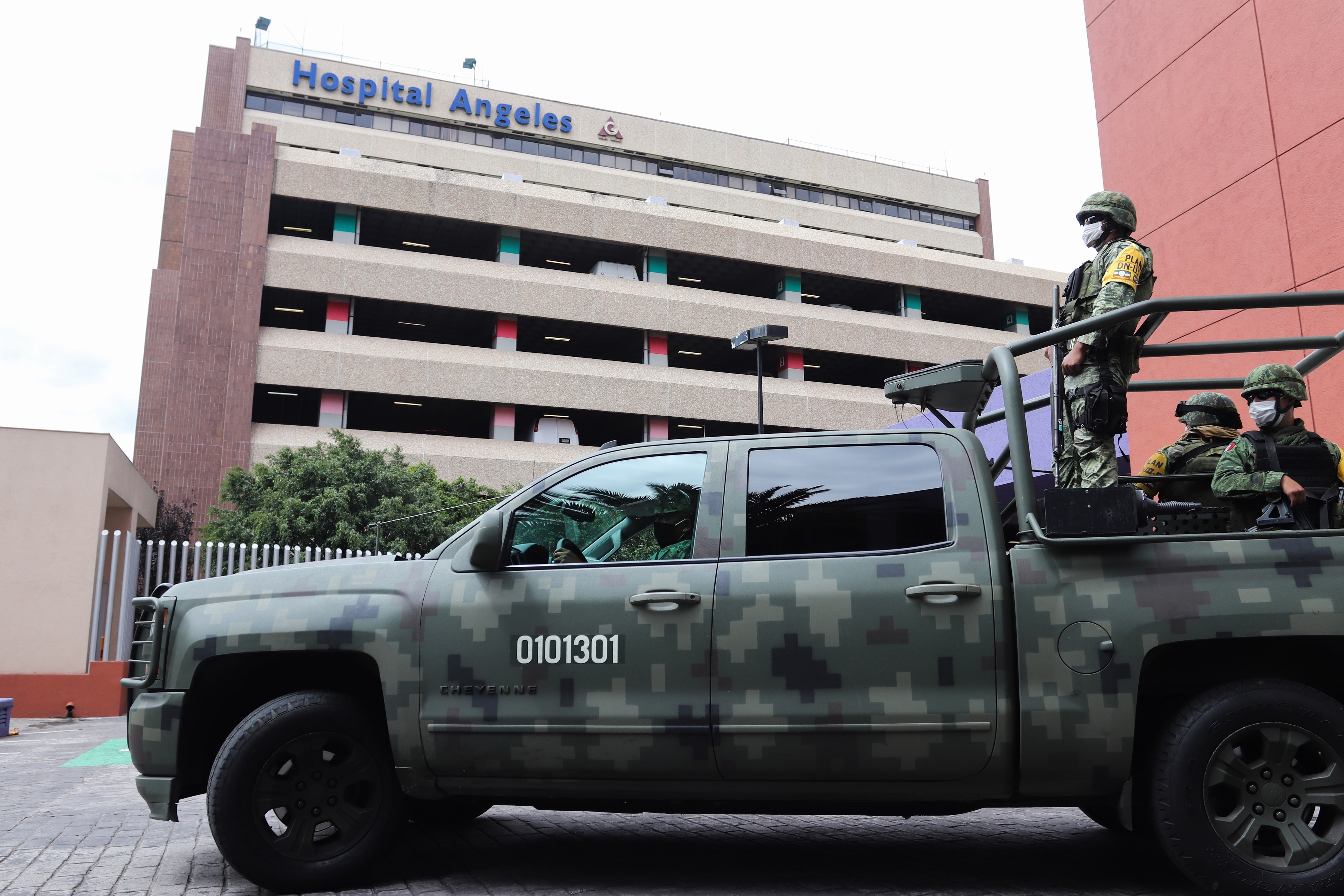 Lozoya comparece ante las autoridades desde un hospital fuertemente resguardado por elementos de la Guardia Nacional (Foto: José Pazos/ EFE)
