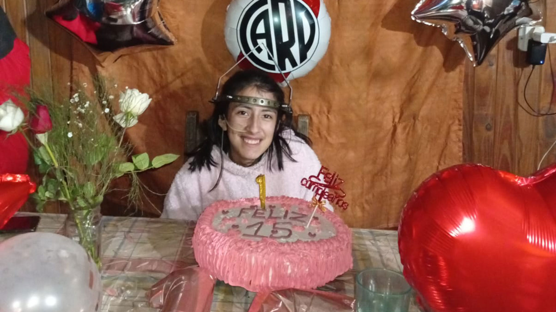 La nueva vida de Delfina, la joven que necesitaba una cirugía por una escoliosis severa: "Se está adaptando a su nueva estatura"