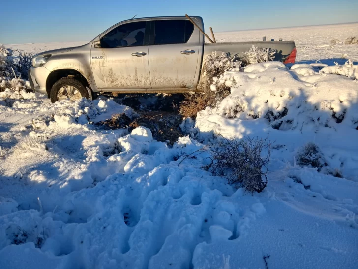 Impactante rescate en Santa Cruz: una pareja estuvo m&aacute;s de 40 horas atrapada en su camioneta por la nieve y bajo -22&deg;C