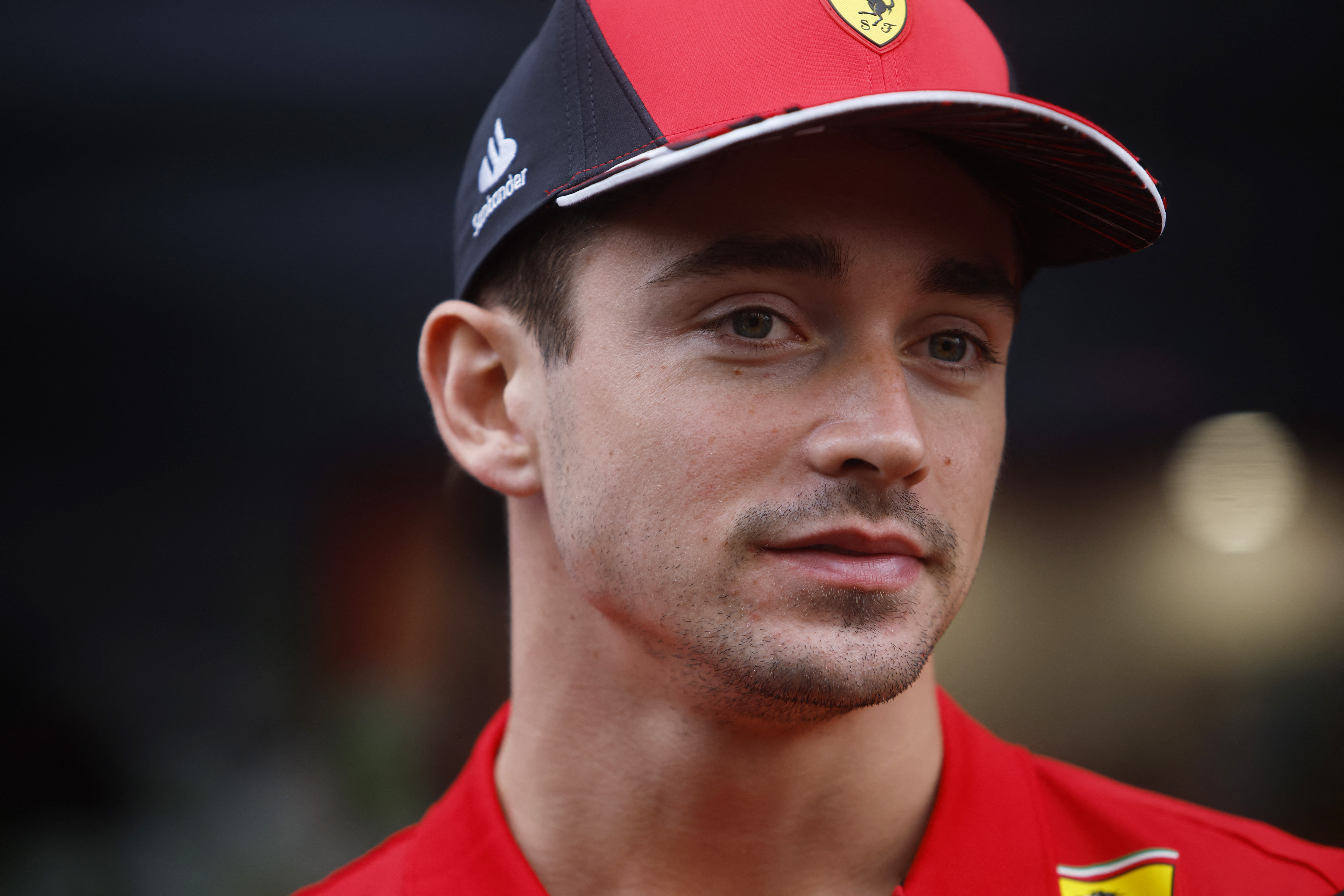 Checo Pérez necesita superar a Leclerc para llevarse el subcampeonato de pilotos (Foto: REUTERS/Amanda Perobelli)