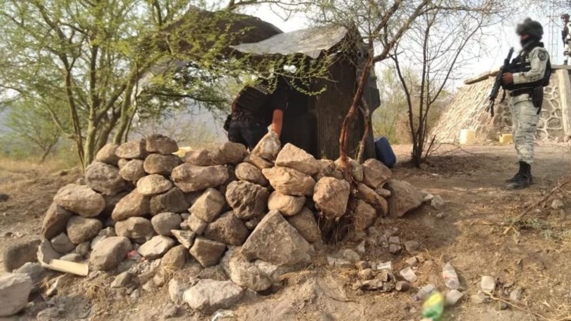 Guardia Nacional desmanteló campamento clandestino y aseguró material bélico en Michoacán