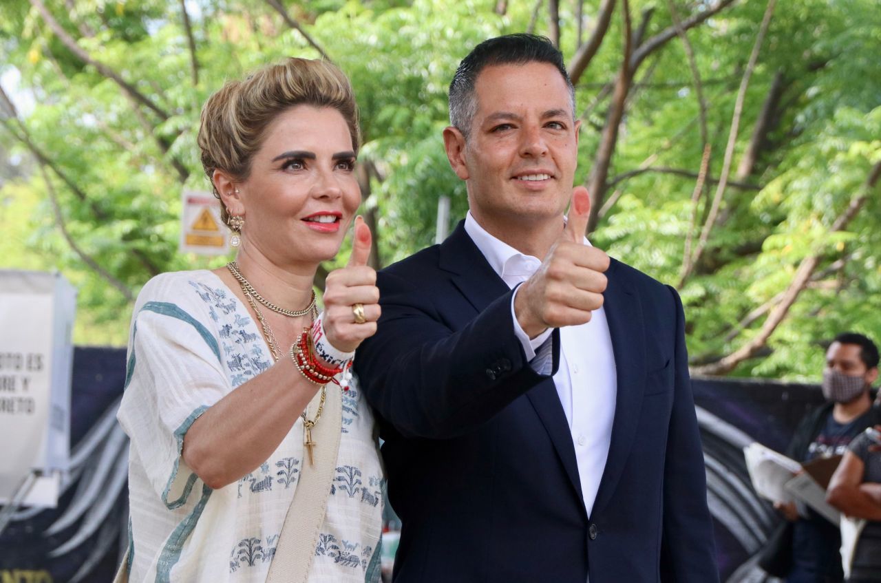 Ivette Morán y Alejandro Murat después de votar en las elecciones de 2022. (Foto: Cuartoscuro)