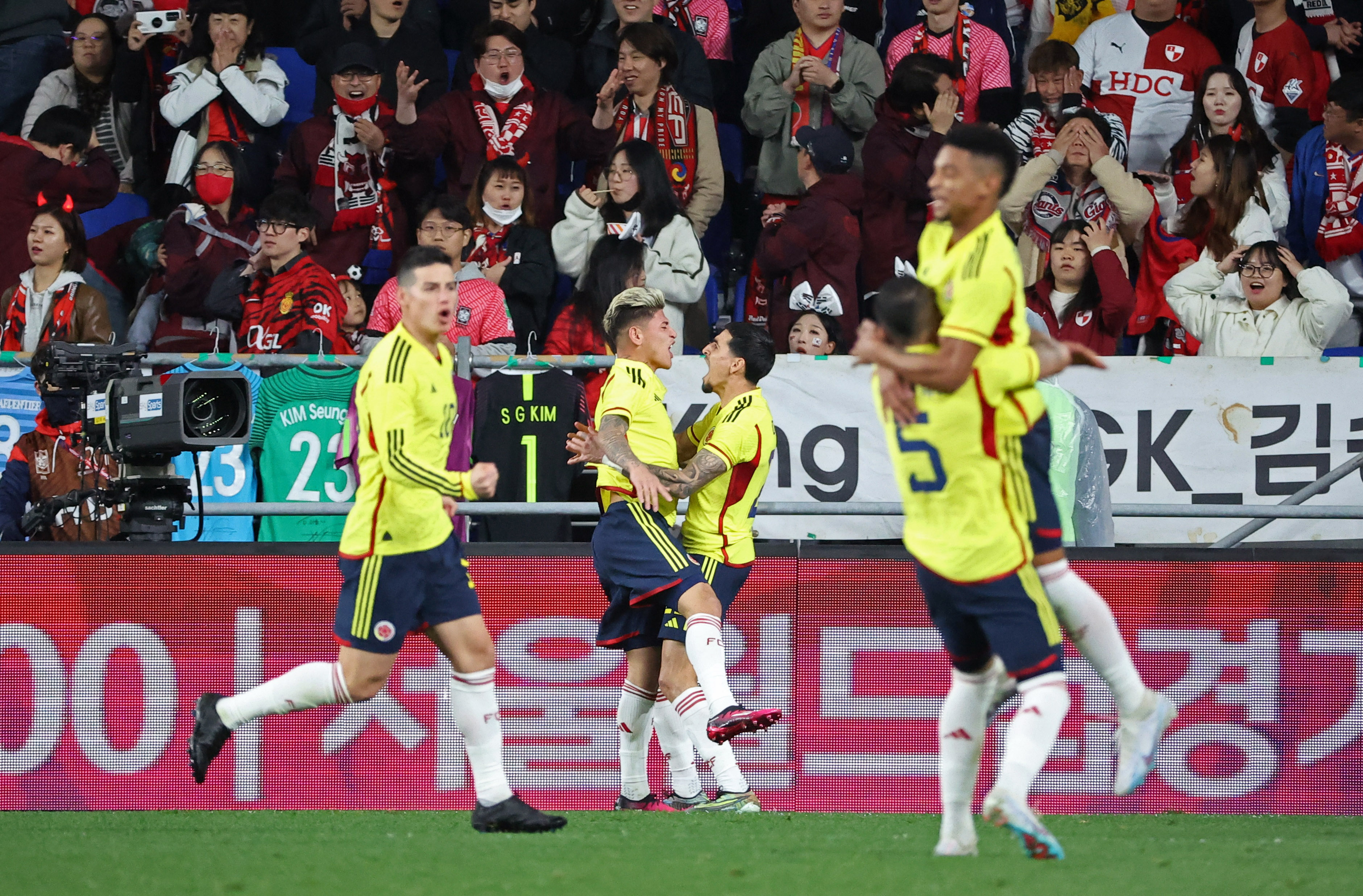 Dos figuras jóvenes de la selección Colombia se reportan con golazos en sus clubes este fin de semana