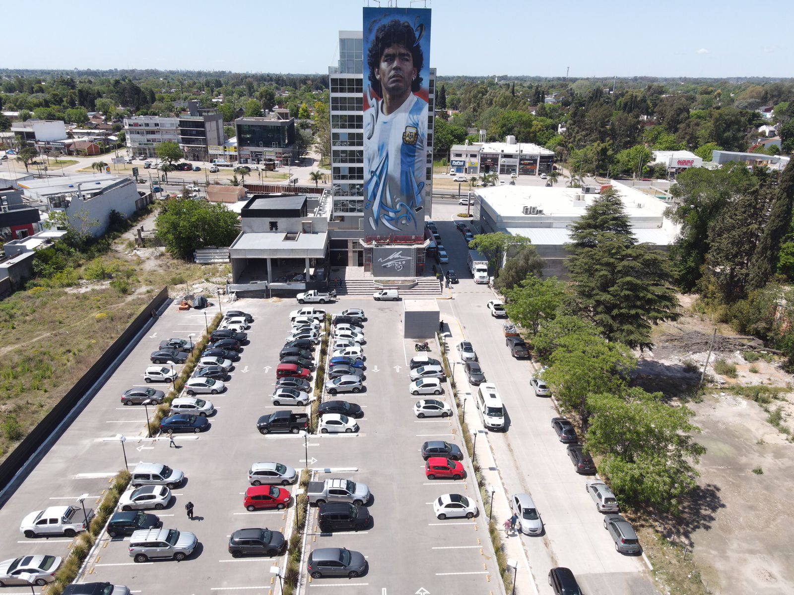 La obra puede verse desde los aviones que aterrizan y despegan del aeropuerto de Ezeiza (Crédito: Hernán Costilla)