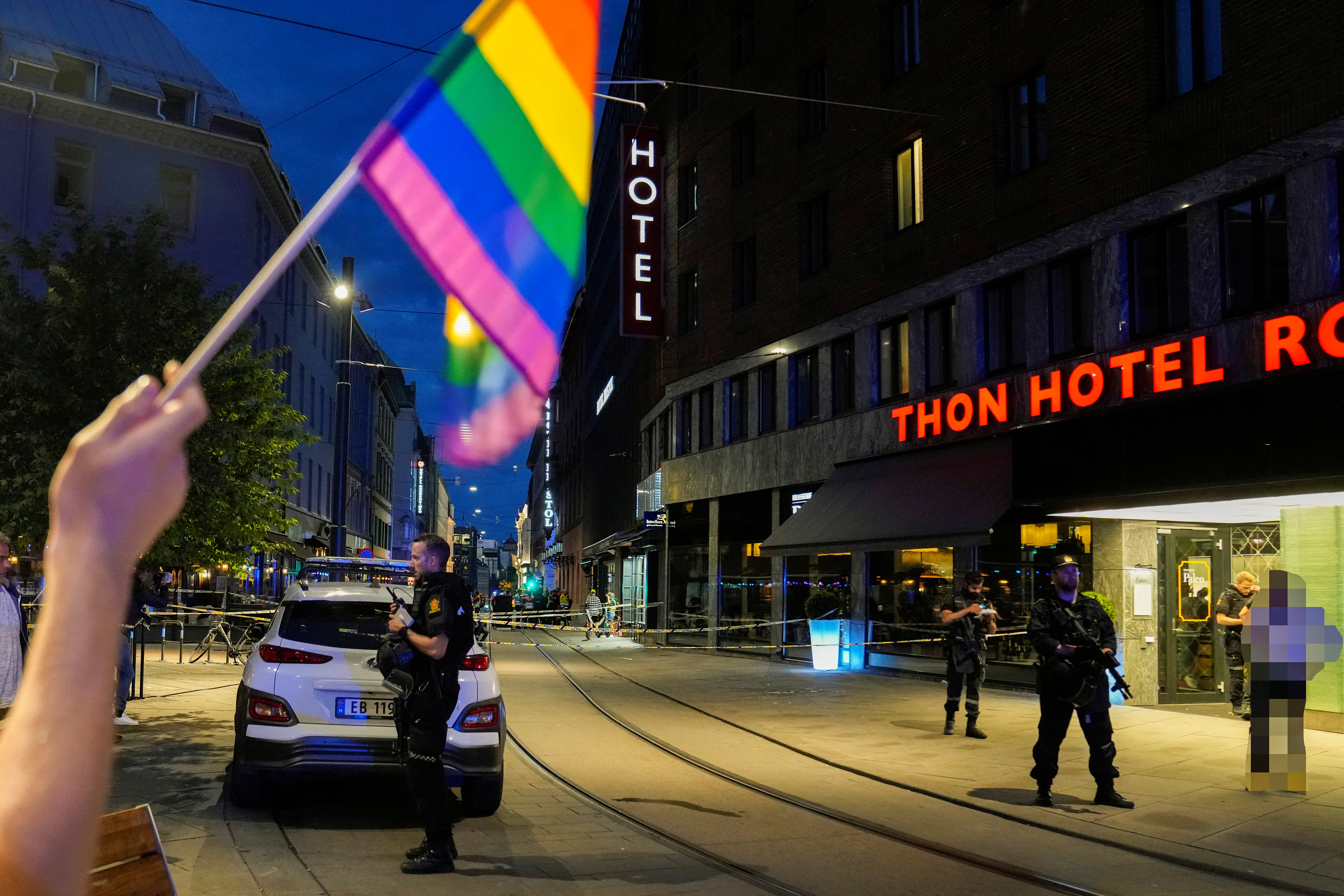 La Policía calificó como un acto terrorista el tiroteo en Oslo y pidió la suspensión de la marcha del orgullo LGBTQ+