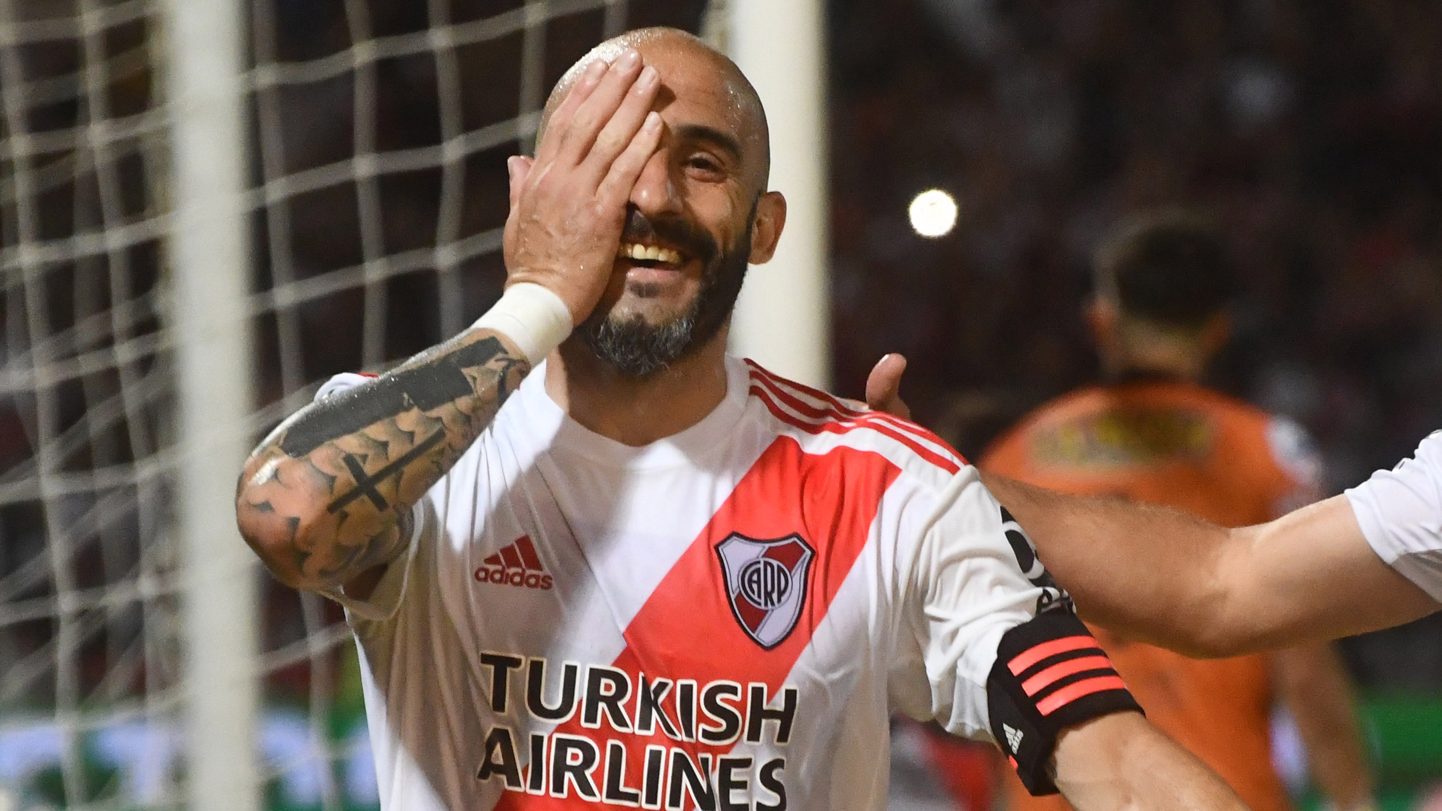 Telam, Córdoba, 14 de noviembre de 2019:
Javier Pinola (I) festeja el primer gol de River Plate. Escena del encuentro enttre River y Estudiantes de Buenos Aires.
Foto: Irma Montiel/Telam