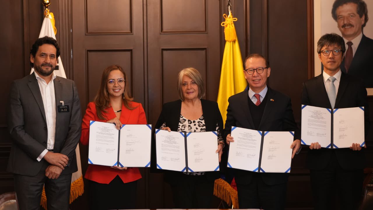 Colombia y Corea firman acuerdo para aumentar ingresos de productores rurales