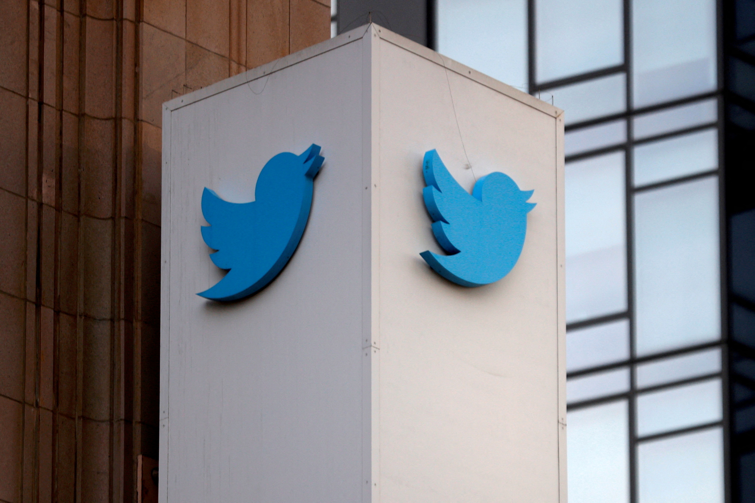 FILE PHOTO: FILE PHOTO: A Twitter logo is seen outside the company headquarters in San Francisco, California, U.S., January 11, 2021. REUTERS/Stephen Lam/File Photo/File Photo