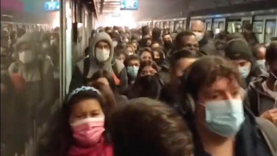 Pánico en el metro de Santiago de Chile: según el Gobierno hubo una explosión provocada por una falla eléctrica