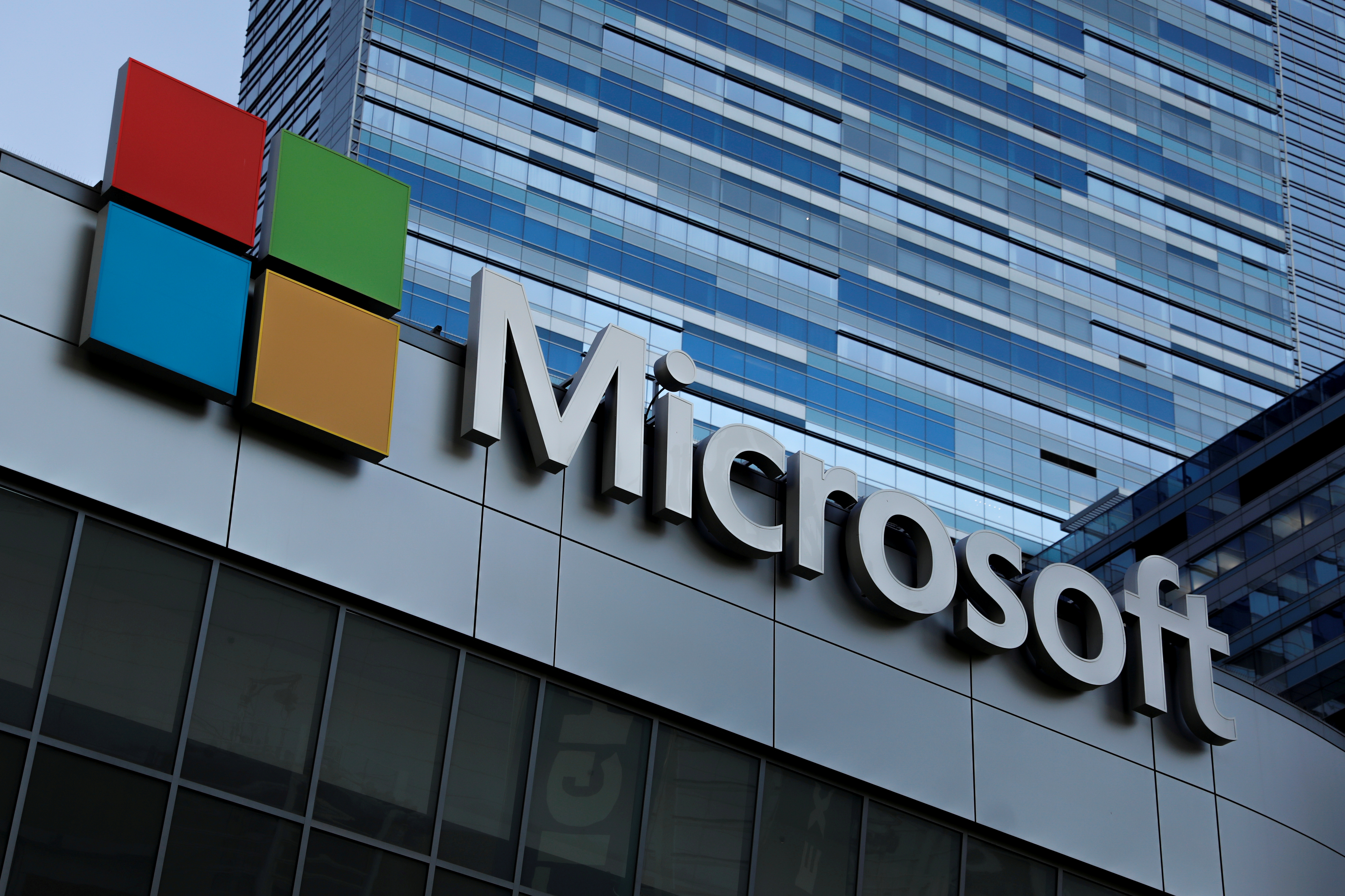 Microsoft está negociando con ByteDance la adquisición de Tik Tok. Foto: REUTERS/Mike Blake
