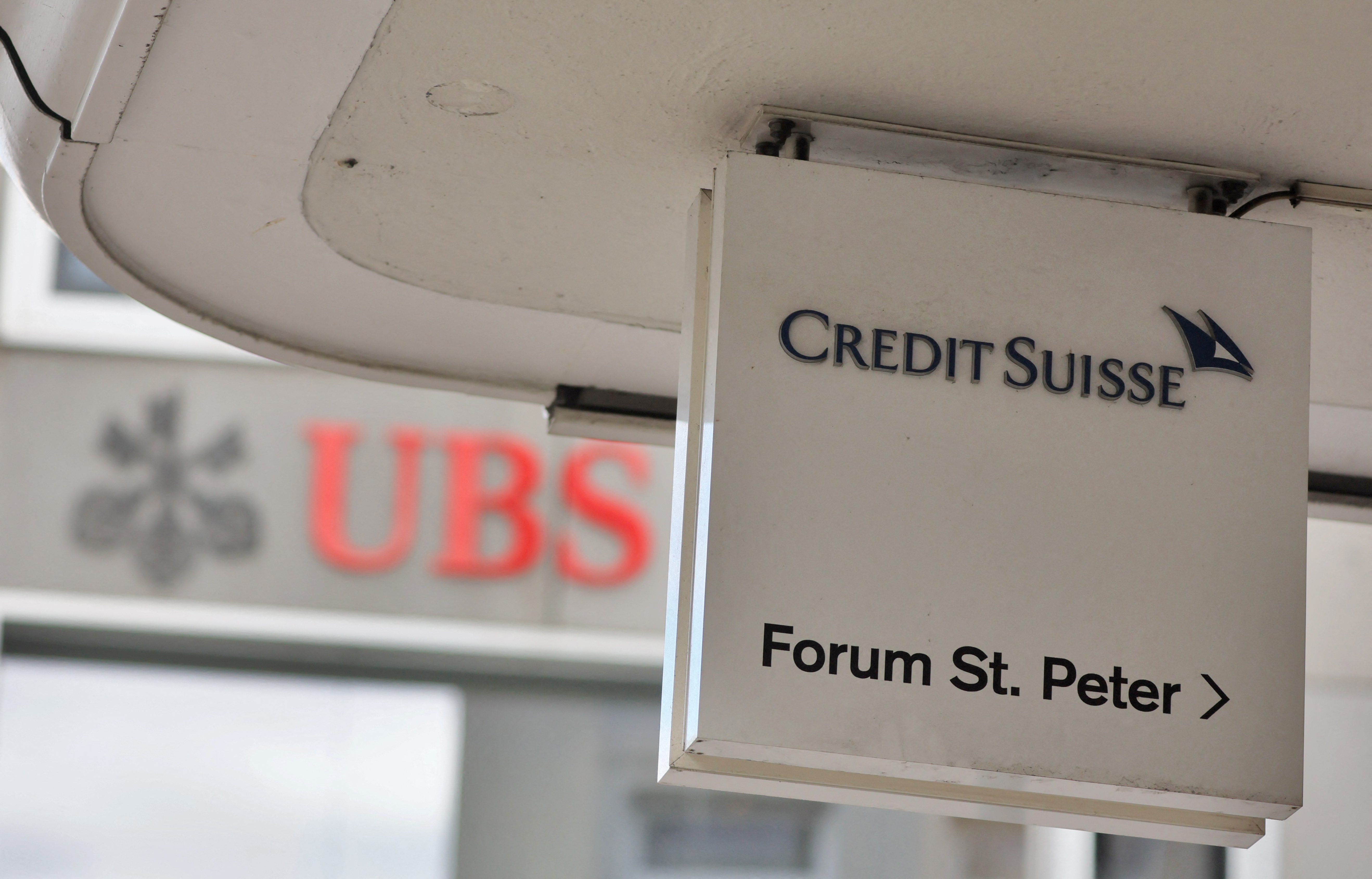 La venta de Credit Suisse estará en la agenda del encuentro de líderes del viejo continente. (REUTERS/Denis Balibouse)